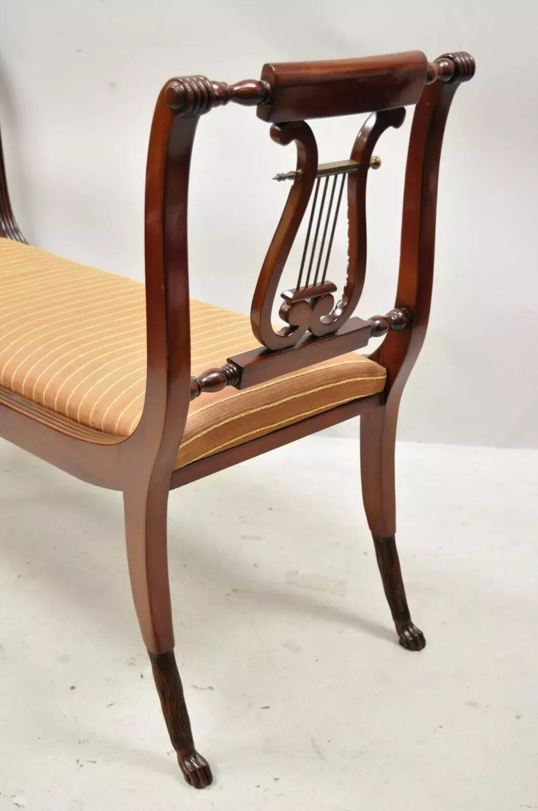 Inconnu Banc Lyre Regency de la fin du 20e siècle, Duncan Phyfe, style Empire, pieds en pattes de crin et laiton en vente
