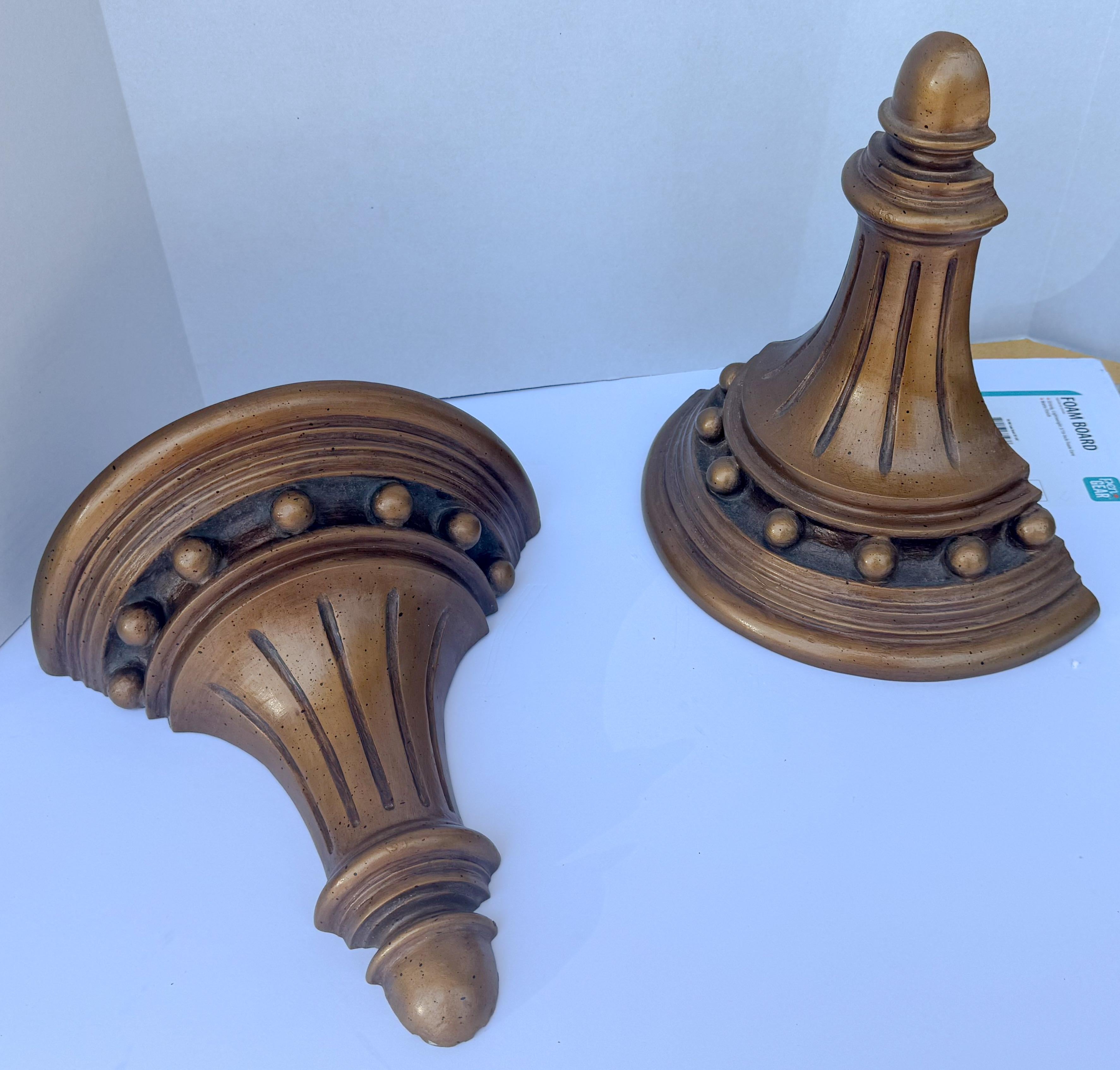 Late 20th-C. Federal Style Gilt Composition Wall Brackets For Plates - Pair For Sale 1