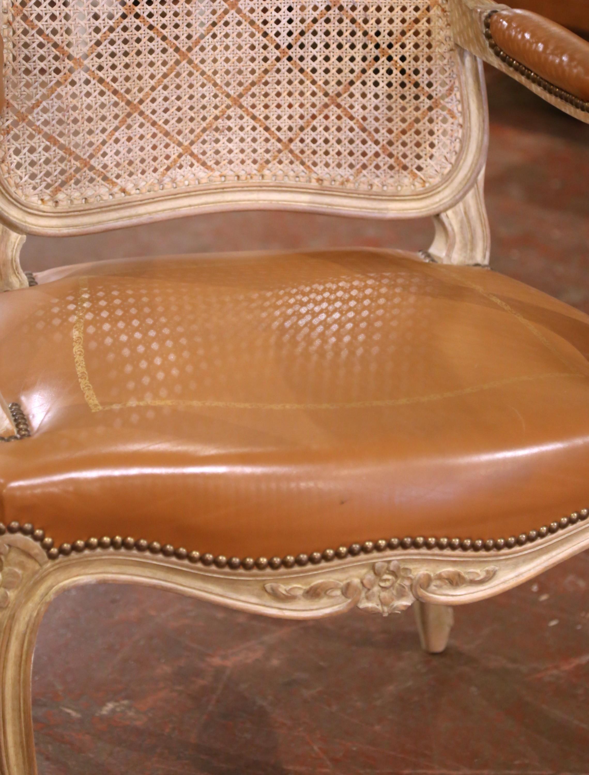 Poltrona da scrivania Louis XV francese della fine del XX secolo con canna e pelle lavorata a mano In condizioni ottime a Dallas, TX