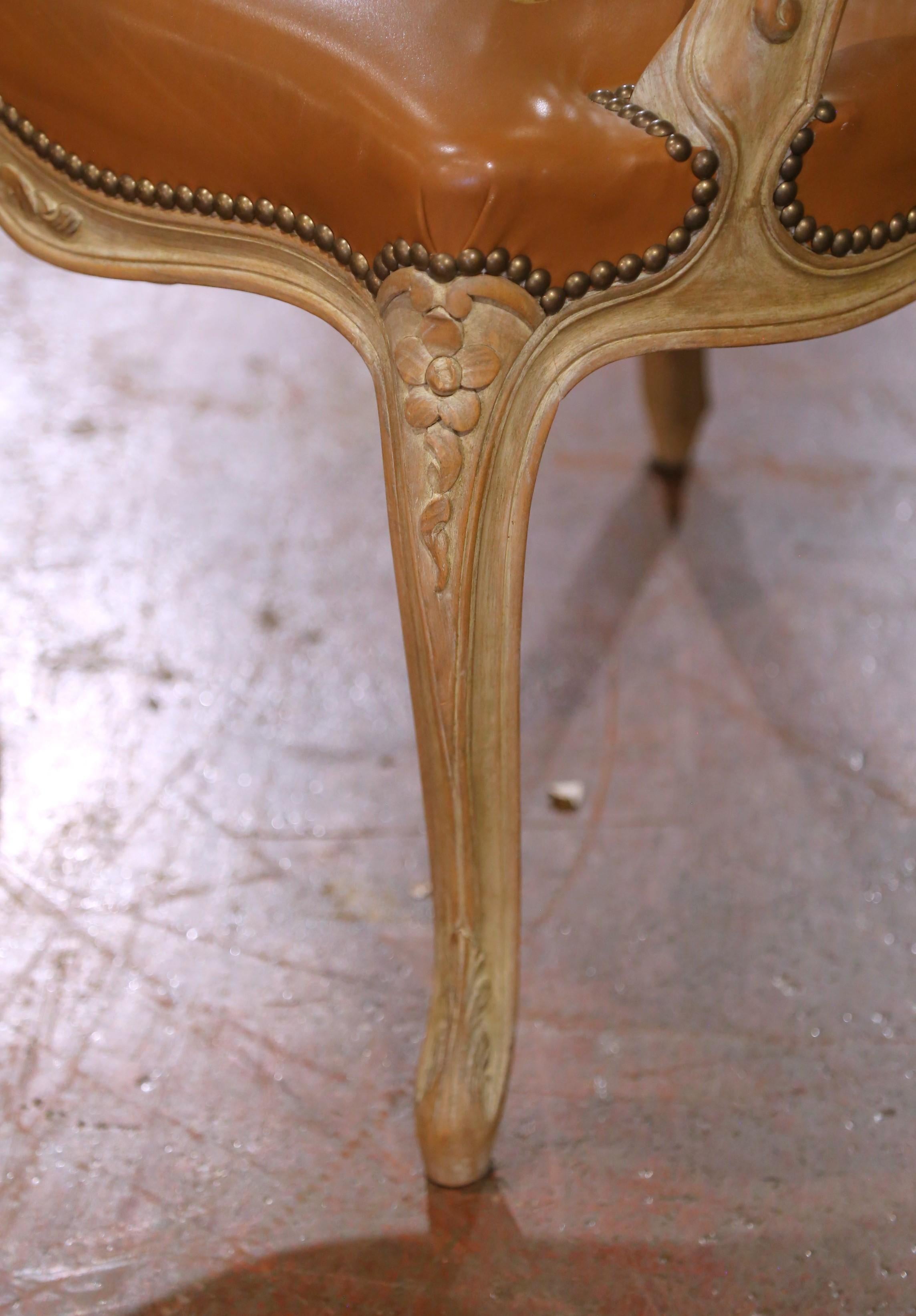 Pelle Poltrona da scrivania Louis XV francese della fine del XX secolo con canna e pelle lavorata a mano