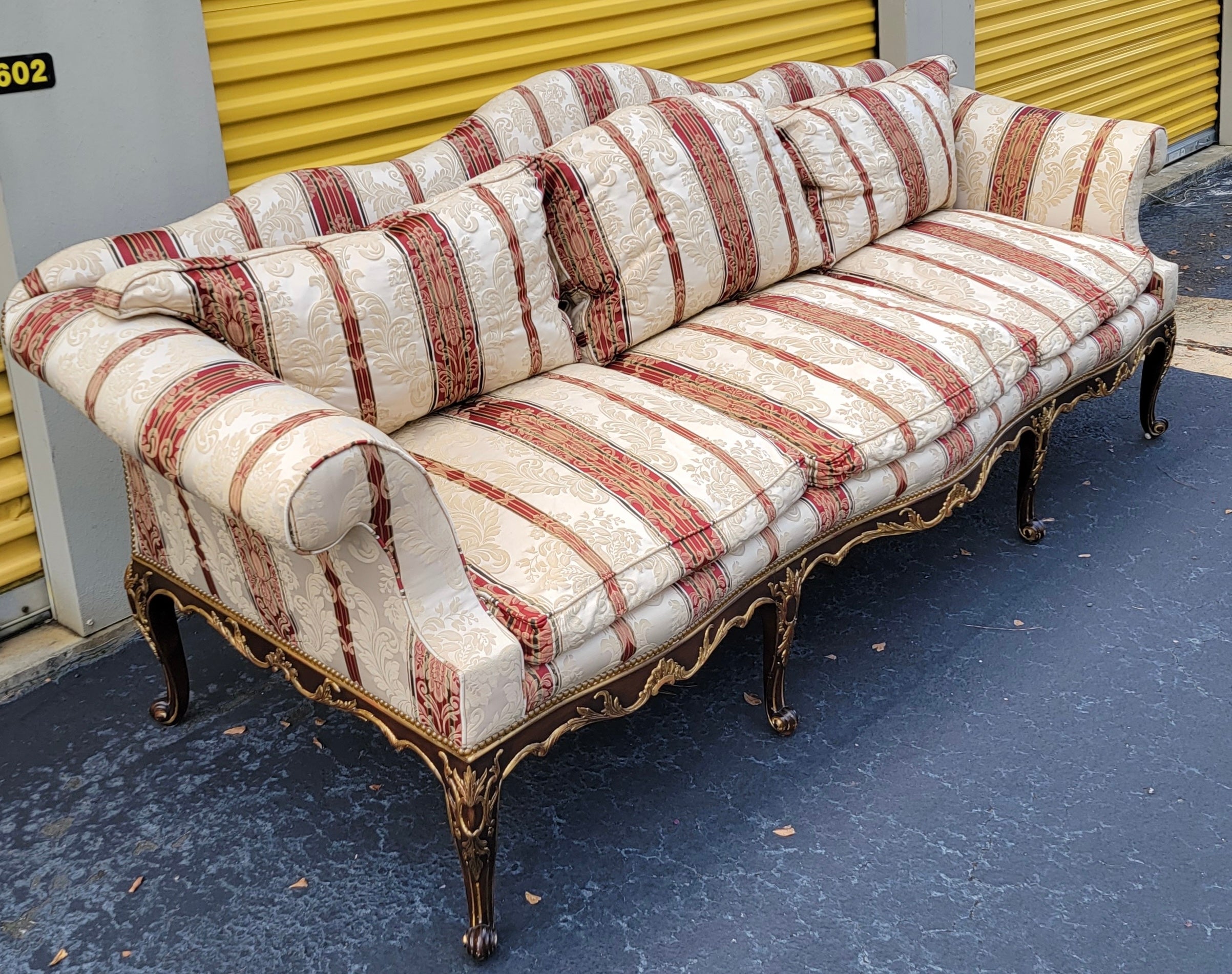 Ende 20. Französisches Sofa im Louis-XVI.-Stil von EJ Victor aus Damast mit Streifenmuster (Louis XVI.) im Angebot