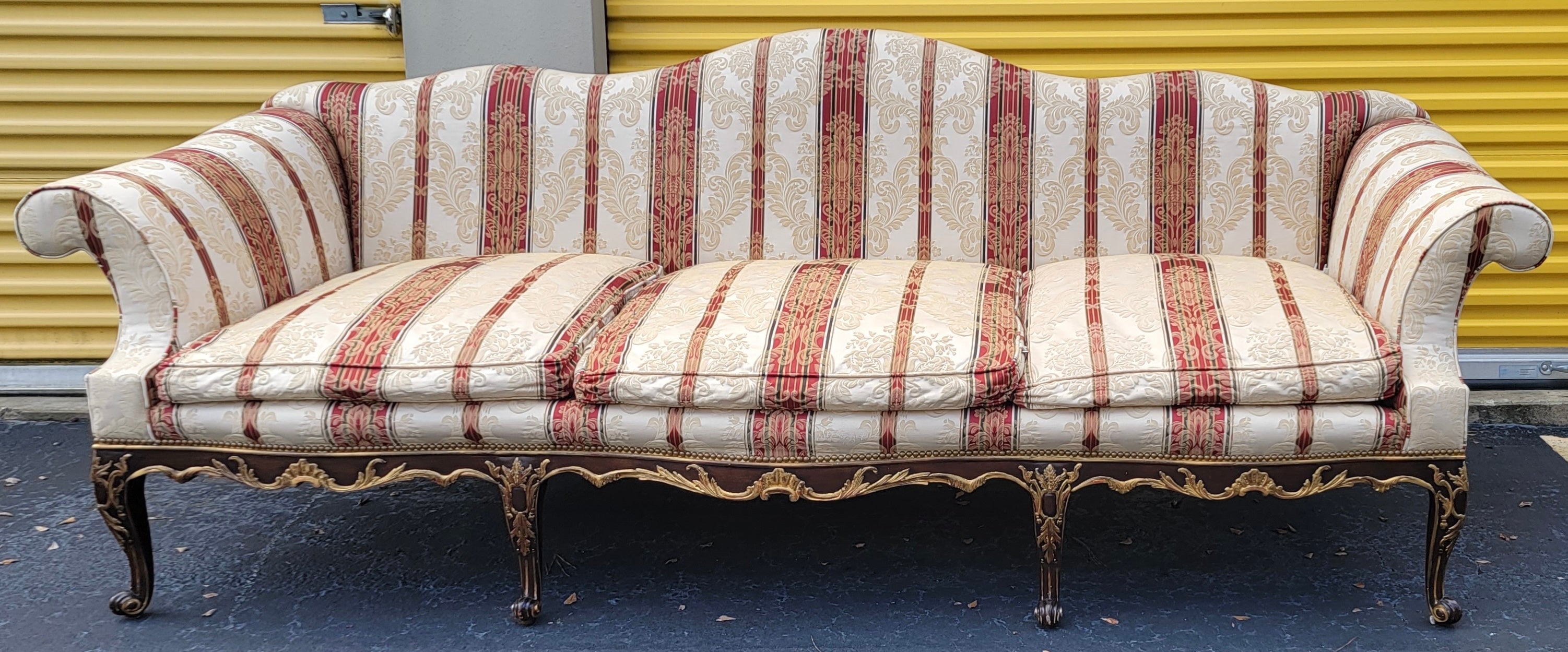 Fin du 20e siècle Canapé français de style Louis XVI par EJ Victor en damas rayé Bon état - En vente à Kennesaw, GA