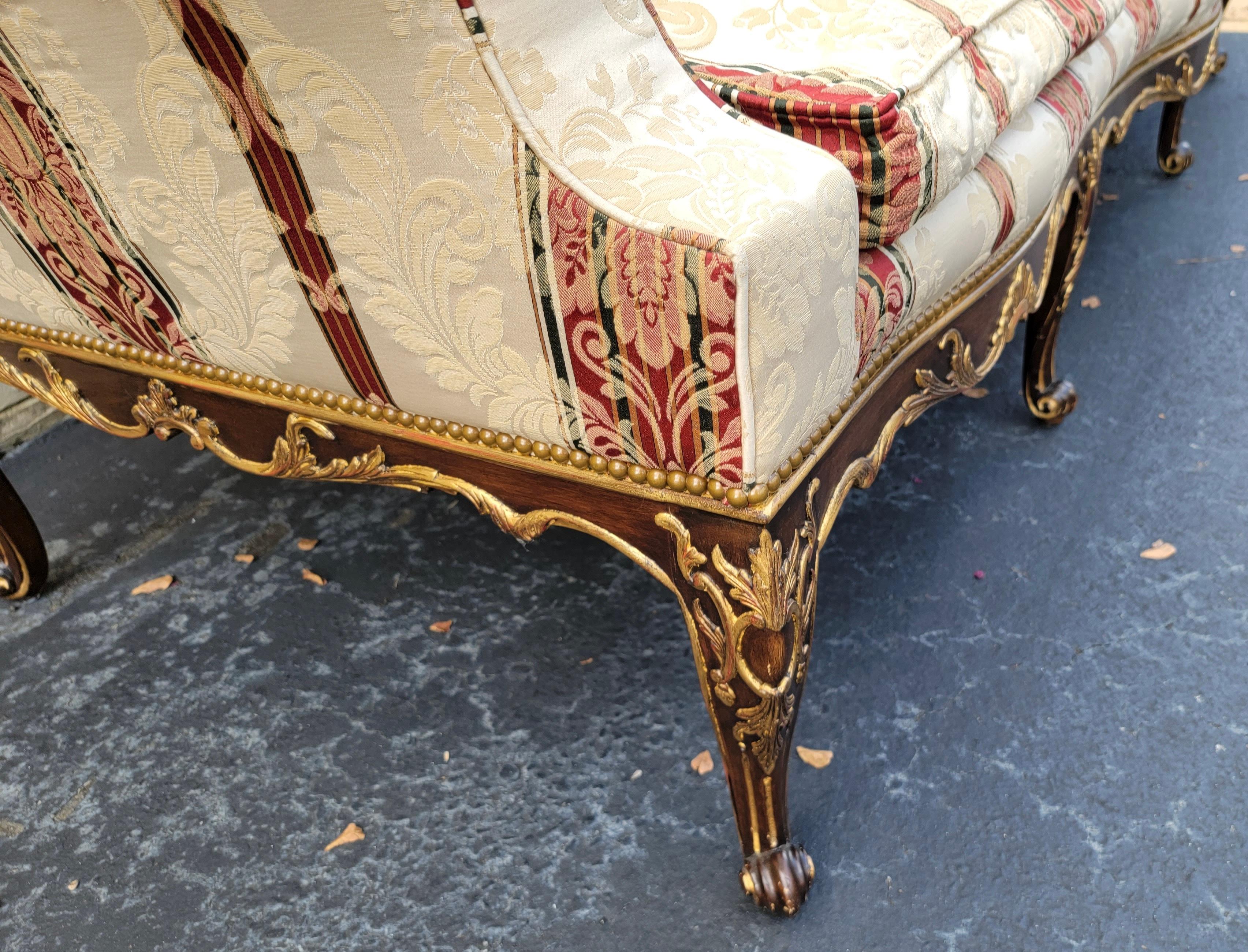 Tissu d'ameublement Fin du 20e siècle Canapé français de style Louis XVI par EJ Victor en damas rayé en vente