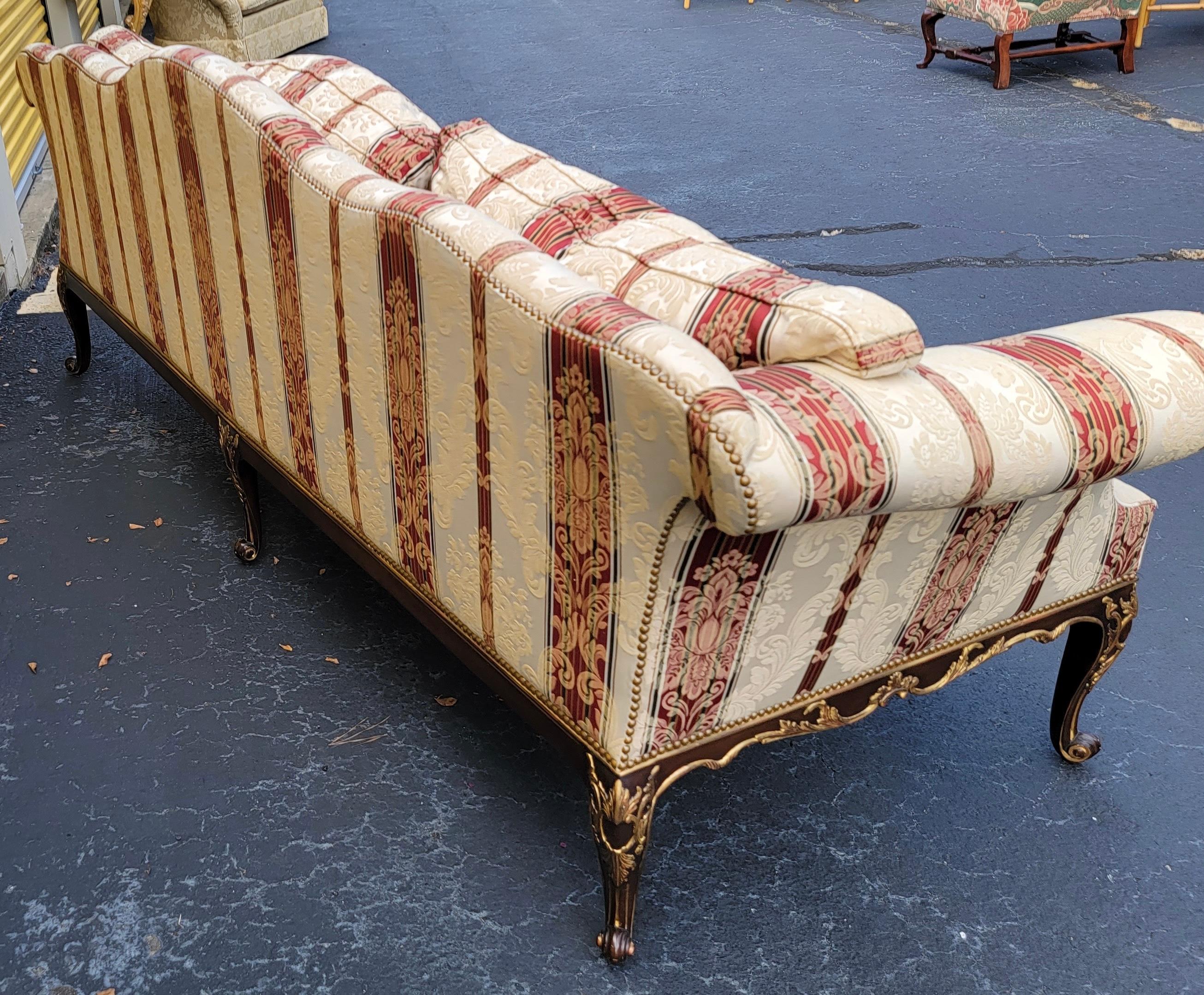 Ende 20. Französisches Sofa im Louis-XVI.-Stil von EJ Victor aus Damast mit Streifenmuster (Polster) im Angebot