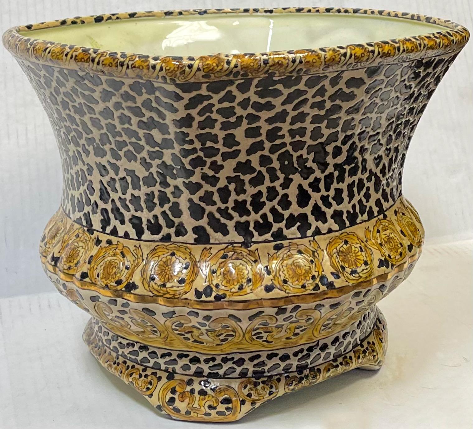 Late 20th-C. Large Chinese Export Style Leopard Motif Planter / Cachepot / Vase In Good Condition In Kennesaw, GA