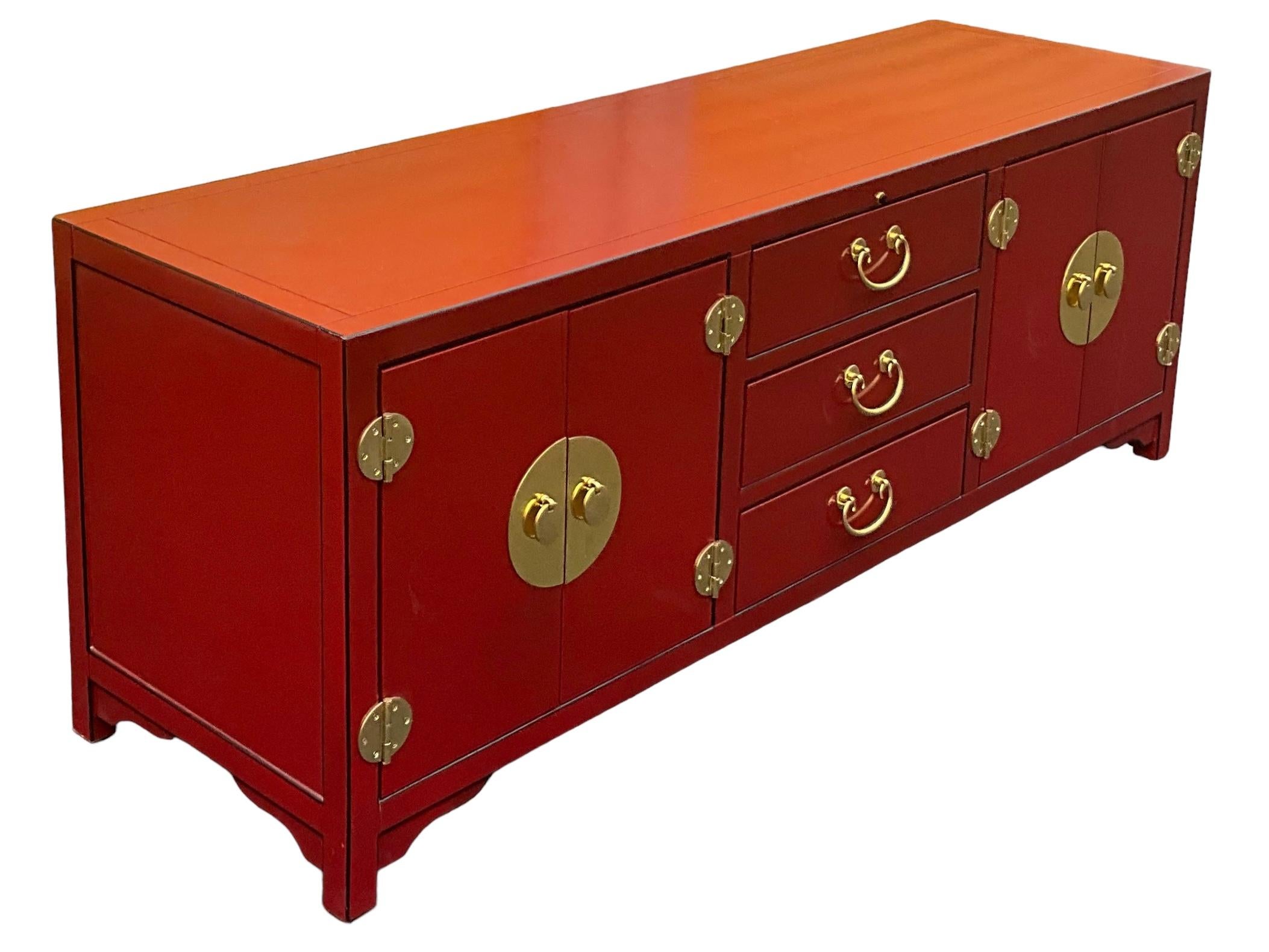 Late 20th-C. Ming Style Red Lacquer & Brass Credenza / Media Cabinet By Sligh  In Good Condition For Sale In Kennesaw, GA