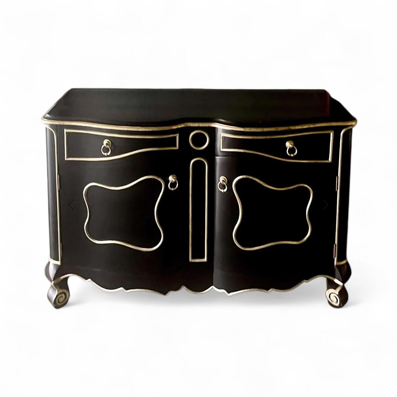 Sconosciuto Fine del XX secolo. Mobile moderno francese Luigi XV in nero e argento dorato, coppia in vendita