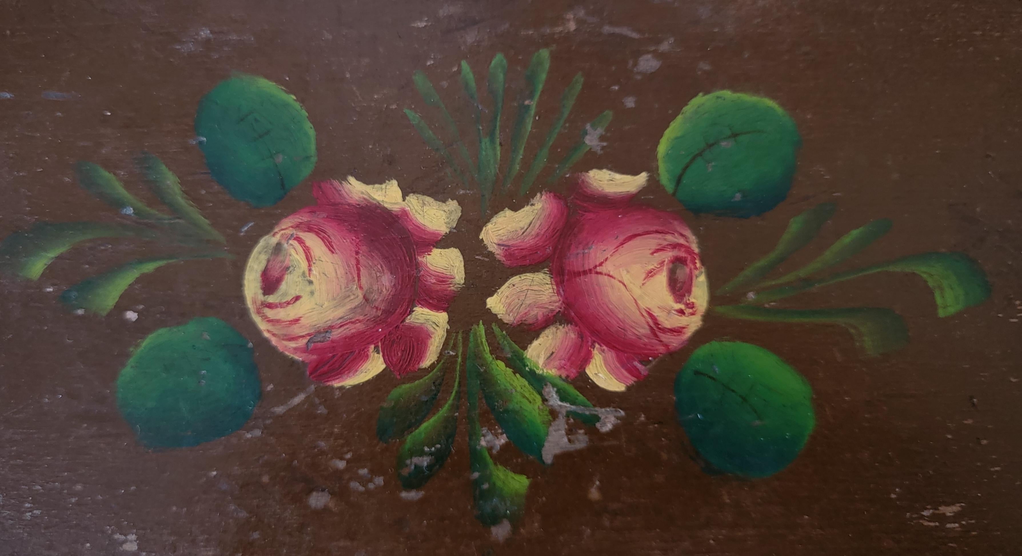 Original bemalter ovaler Hocker mit Blumenmuster aus dem späten 20. Jahrhundert (Land) im Angebot