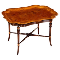 Bandeja extraíble de madera de tejo en soporte de mesa, estilo Regencia, finales del siglo XX