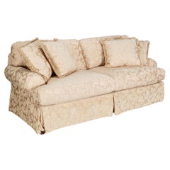 Fin C.I.C. Canapé traditionnel à accoudoirs roulés en tapisserie Jacquard floral Champagne