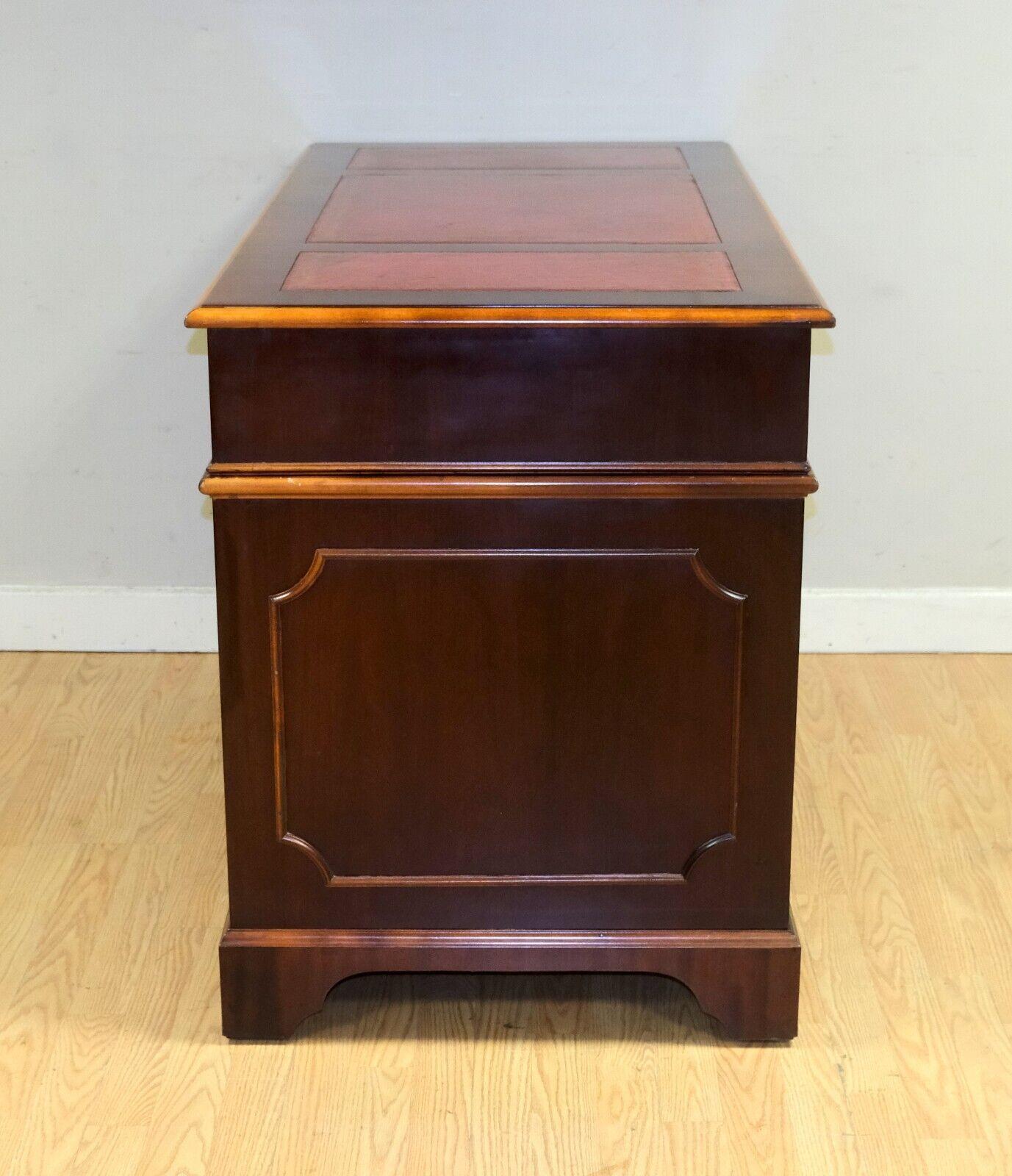 LATE 20TH C WARING & GILLOW PEDESTAL DESK WiTH GOLD TOOLED RED LEATHER TOP  For Sale 5