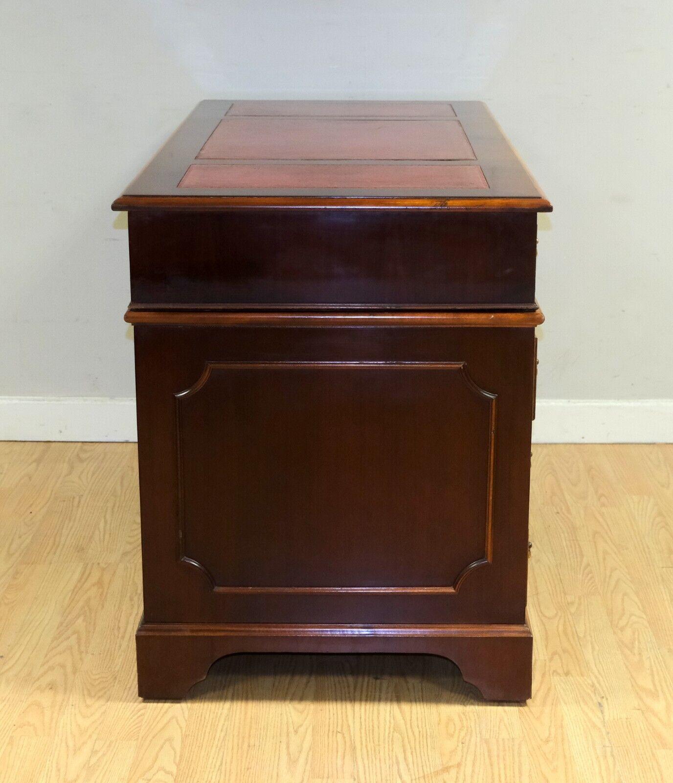 LATE 20TH C WARING & GILLOW PEDESTAL DESK WiTH GOLD TOOLED RED LEATHER TOP  For Sale 7
