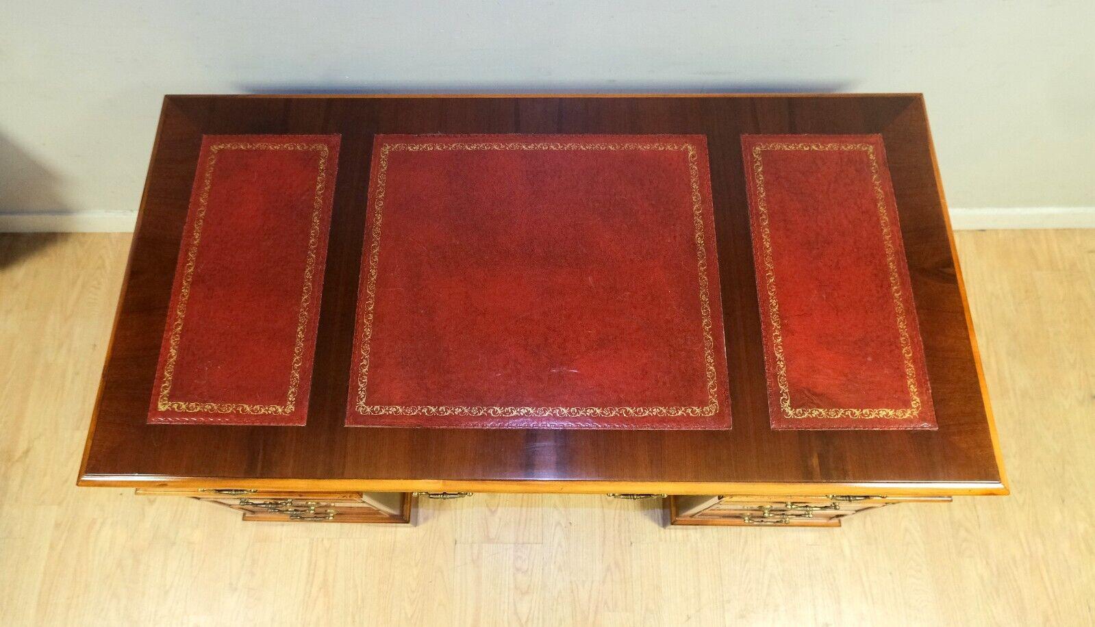 LATE 20TH C WARING & GILLOW PEDESTAL DESK WiTH GOLD TOOLED RED LEATHER TOP  For Sale 1