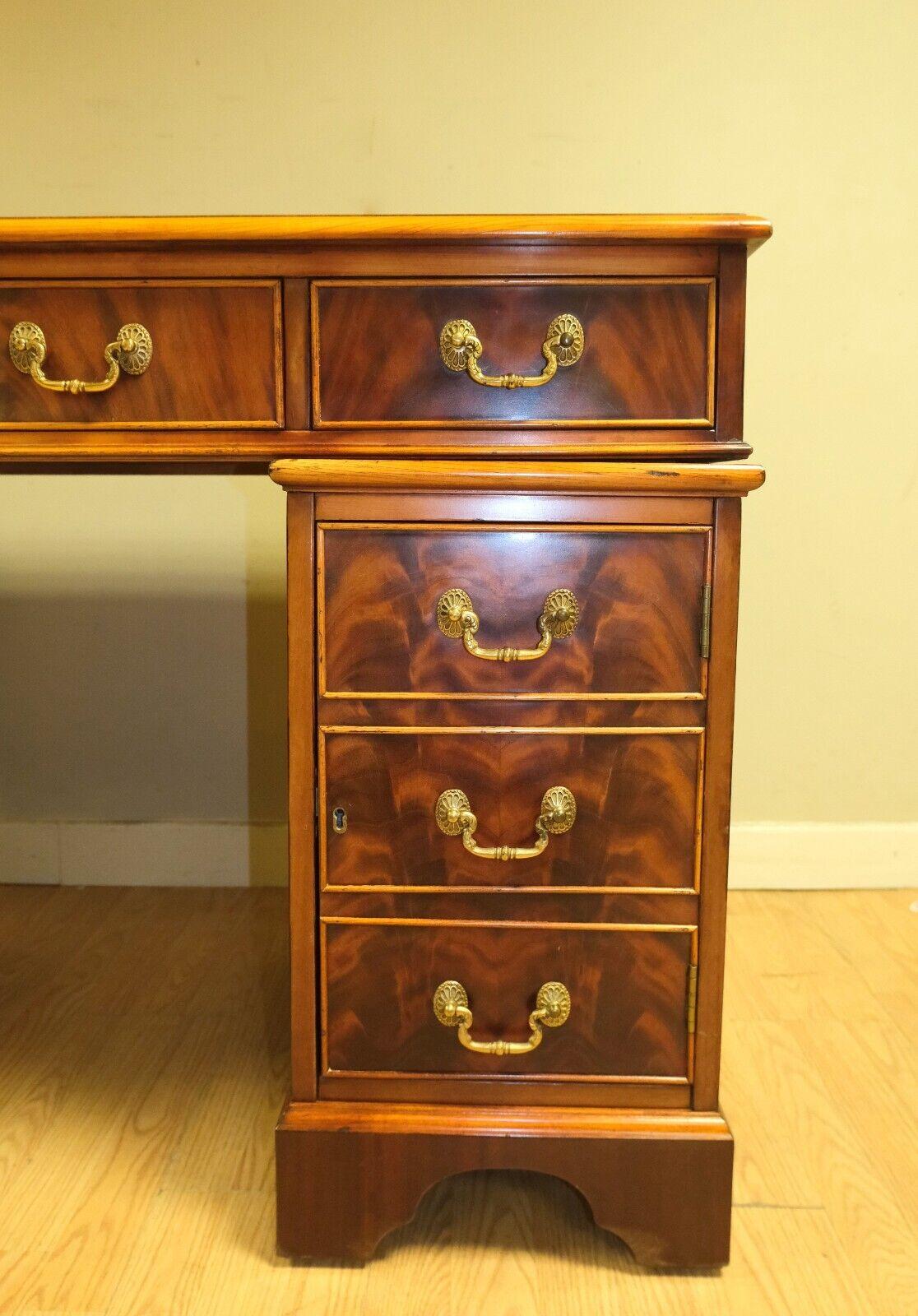 LATE 20TH C WARING & GILLOW PEDESTAL DESK WiTH GOLD TOOLED RED LEATHER TOP  For Sale 2