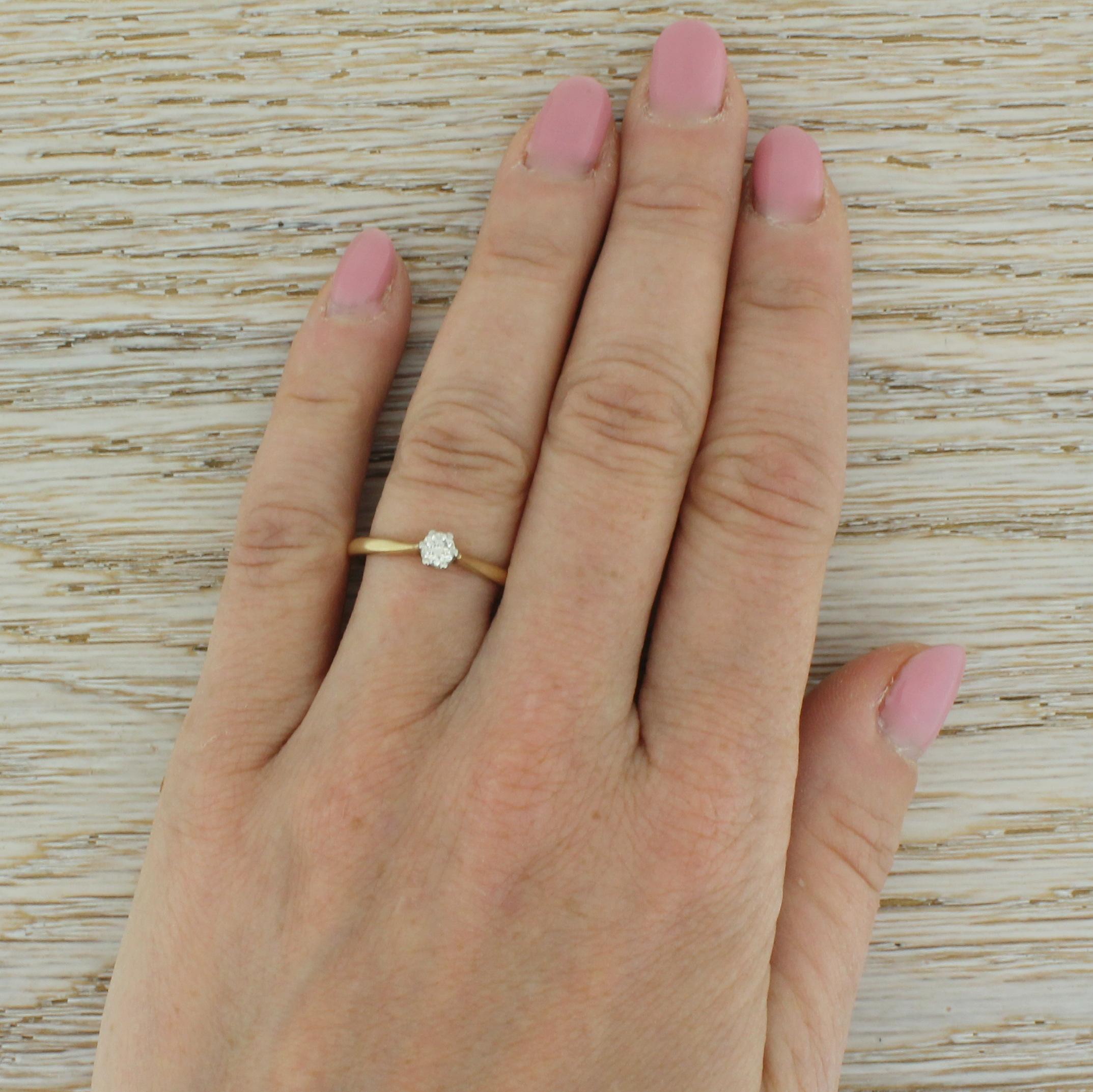 Women's Late 20th Century 0.20 Carat Round Brilliant Cut Diamond Engagement Ring