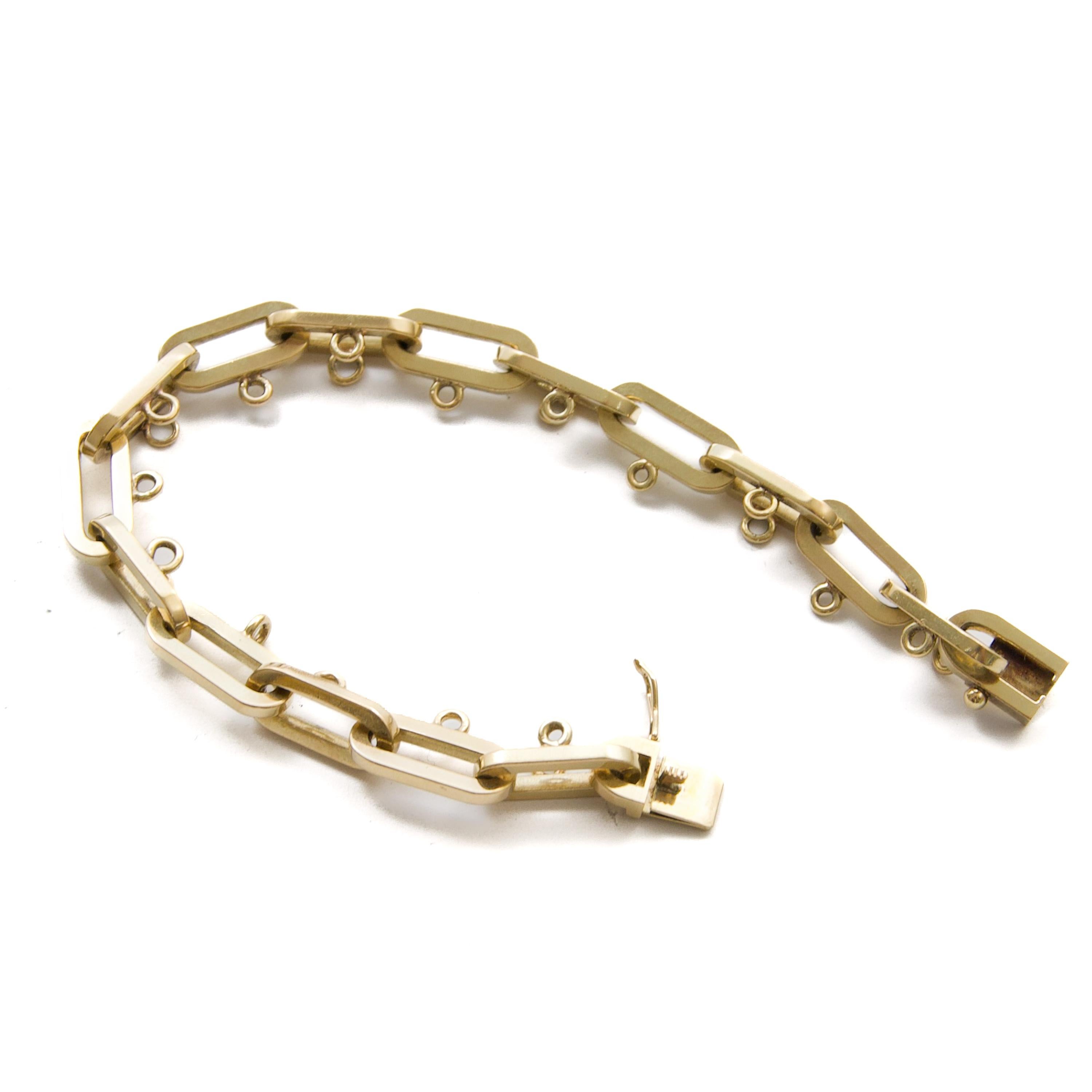 Fin du 20ème siècle, bracelet à breloques en or 14 carats, 25.64 grammes en vente 2
