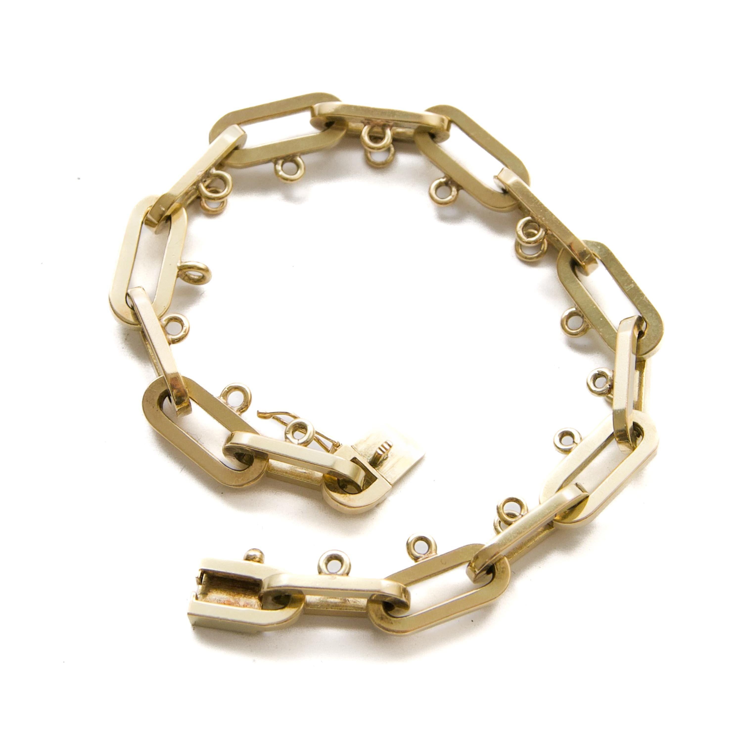 Fin du 20ème siècle, bracelet à breloques en or 14 carats, 25.64 grammes en vente 3
