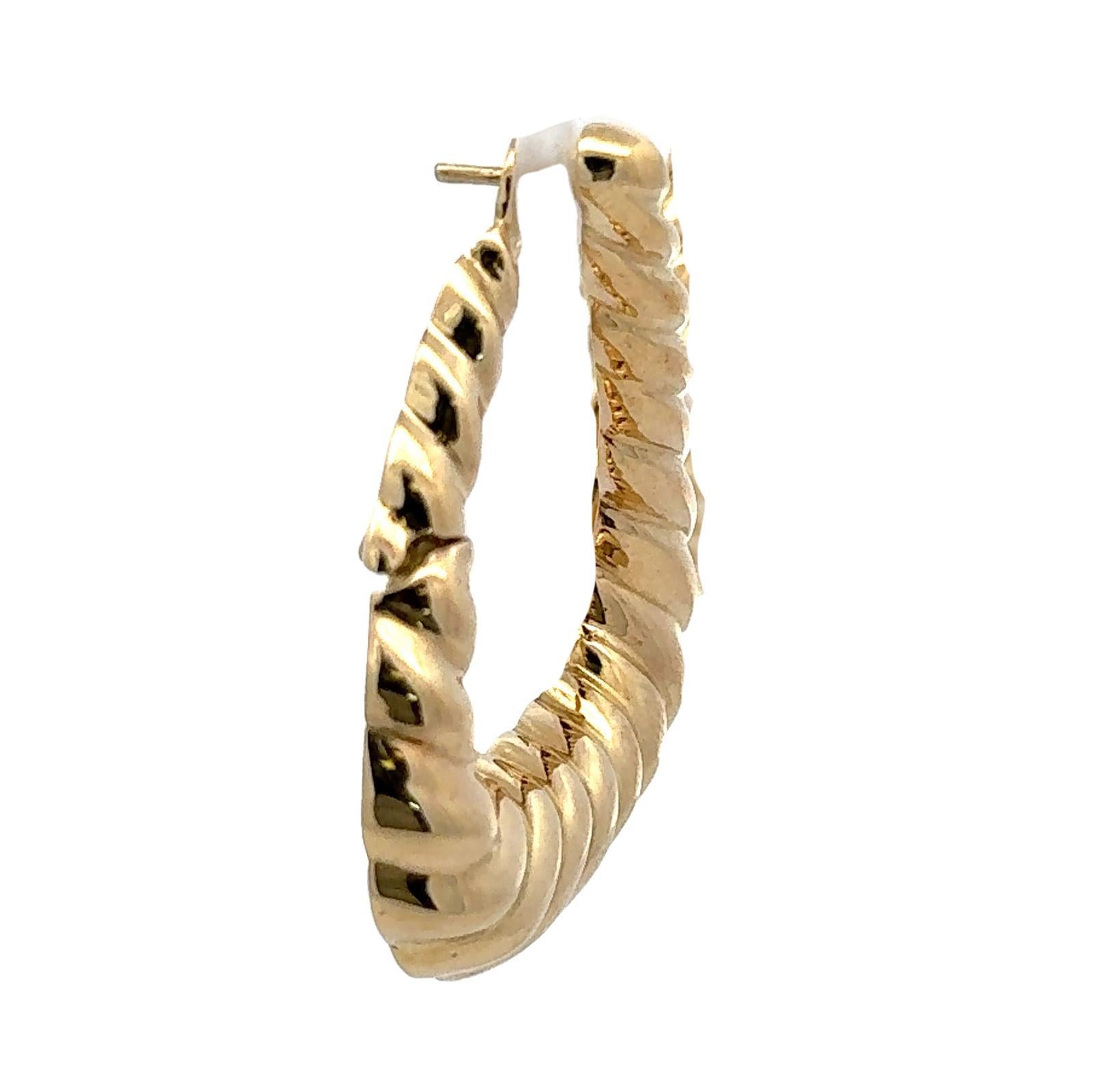 Boucles d'oreilles à levier triangulaires nervurées en or jaune 18 carats de la fin du 20e siècle Pour femmes en vente