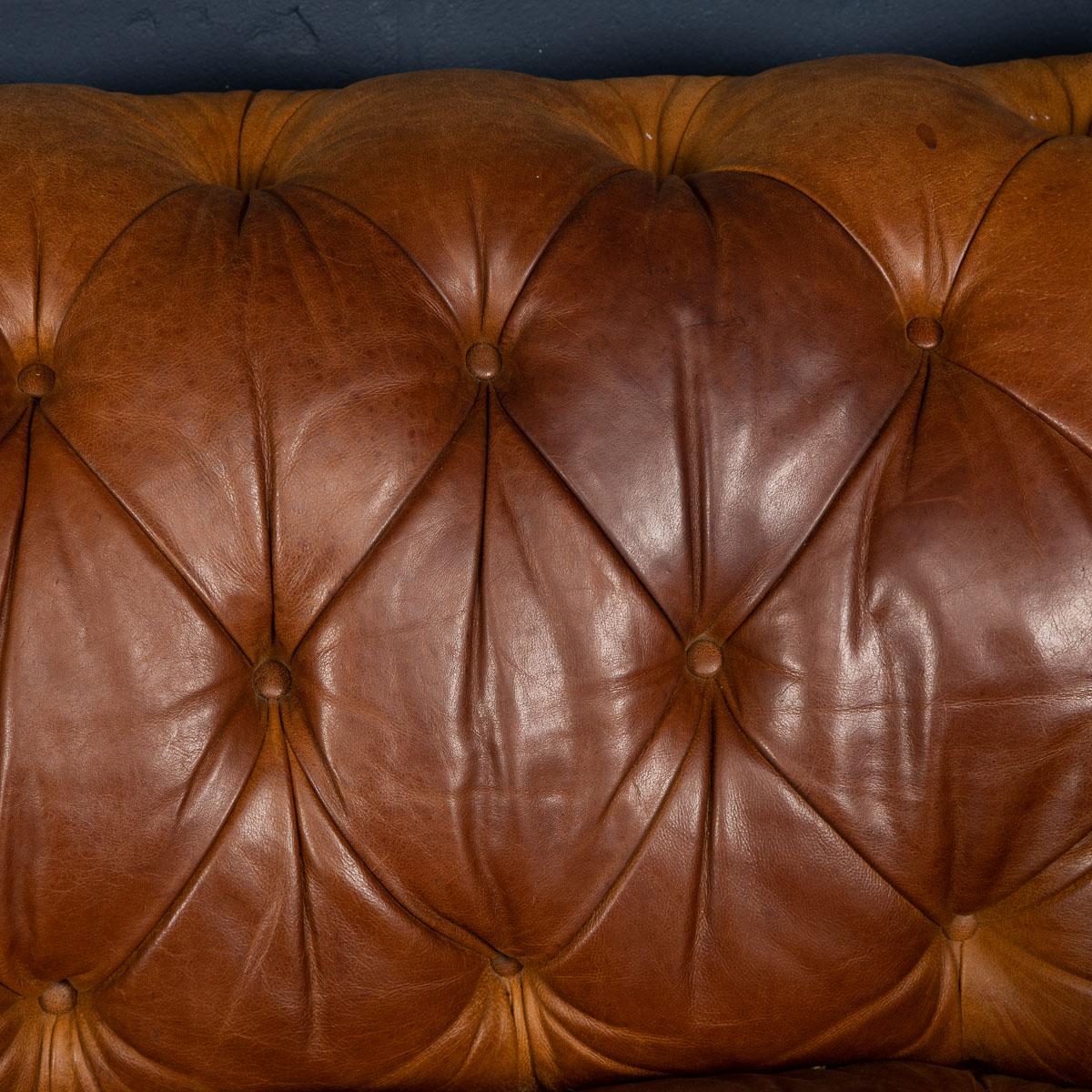 Late 20th Century 3-Seat Chesterfield Leather Sofa with Button Down Seat 12