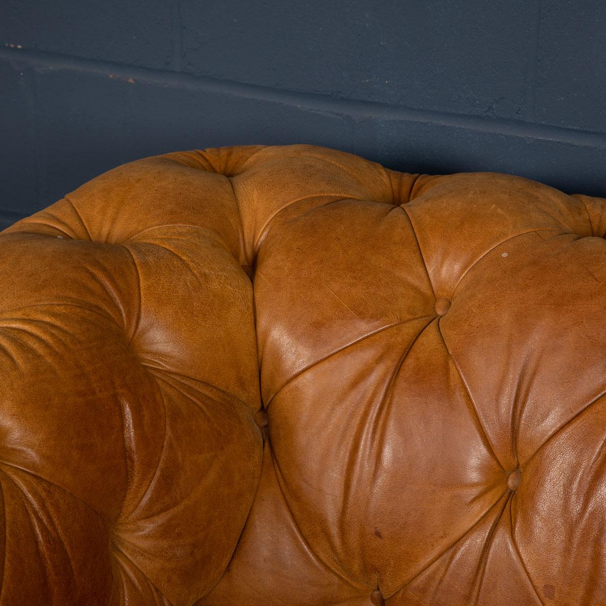 Late 20th Century 3-Seat Chesterfield Leather Sofa with Button Down Seat 15