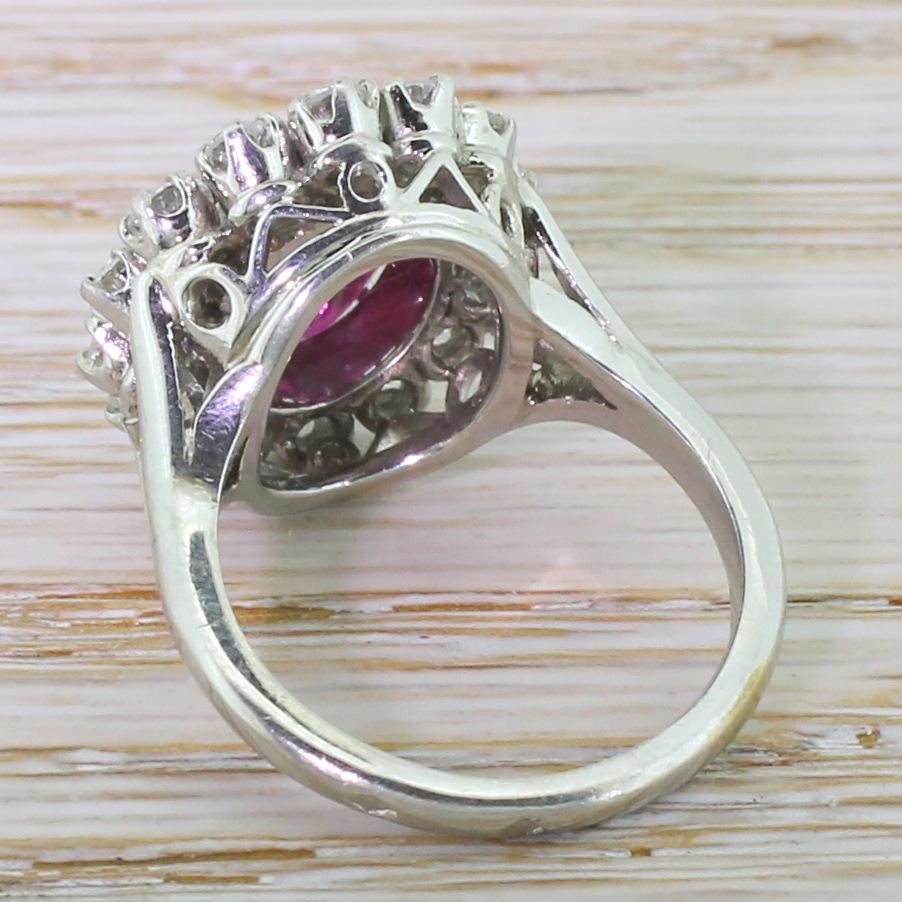 Women's or Men's Late 20th Century 3.25 Carat Natural Ruby and Platinum Diamond Ring For Sale