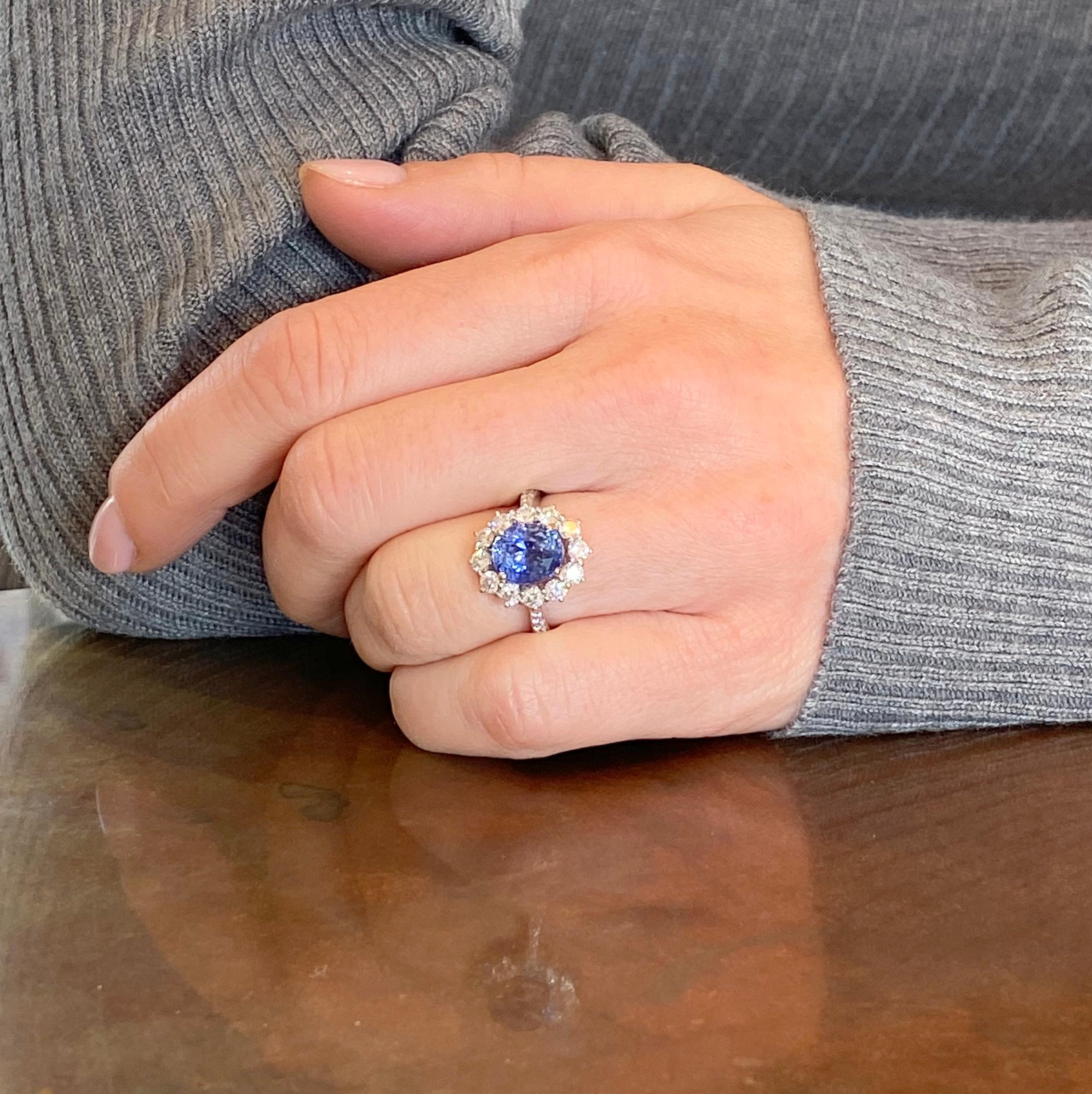 Late 20th Century 3.42 Carat Natural Sapphire and Diamond Cluster Ring For Sale 3