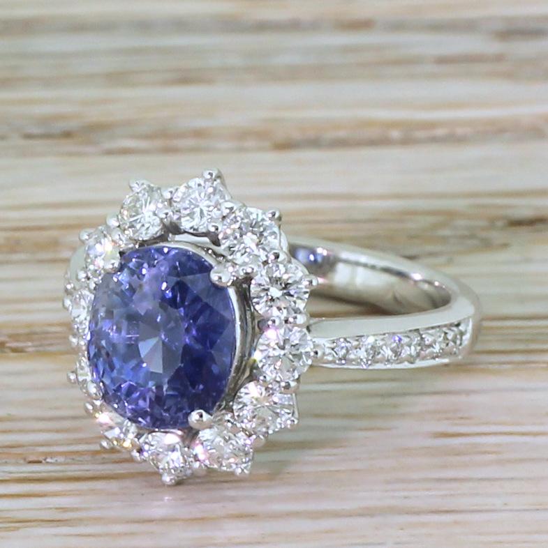 Late 20th Century 3.42 Carat Natural Sapphire and Diamond Cluster Ring For Sale 4