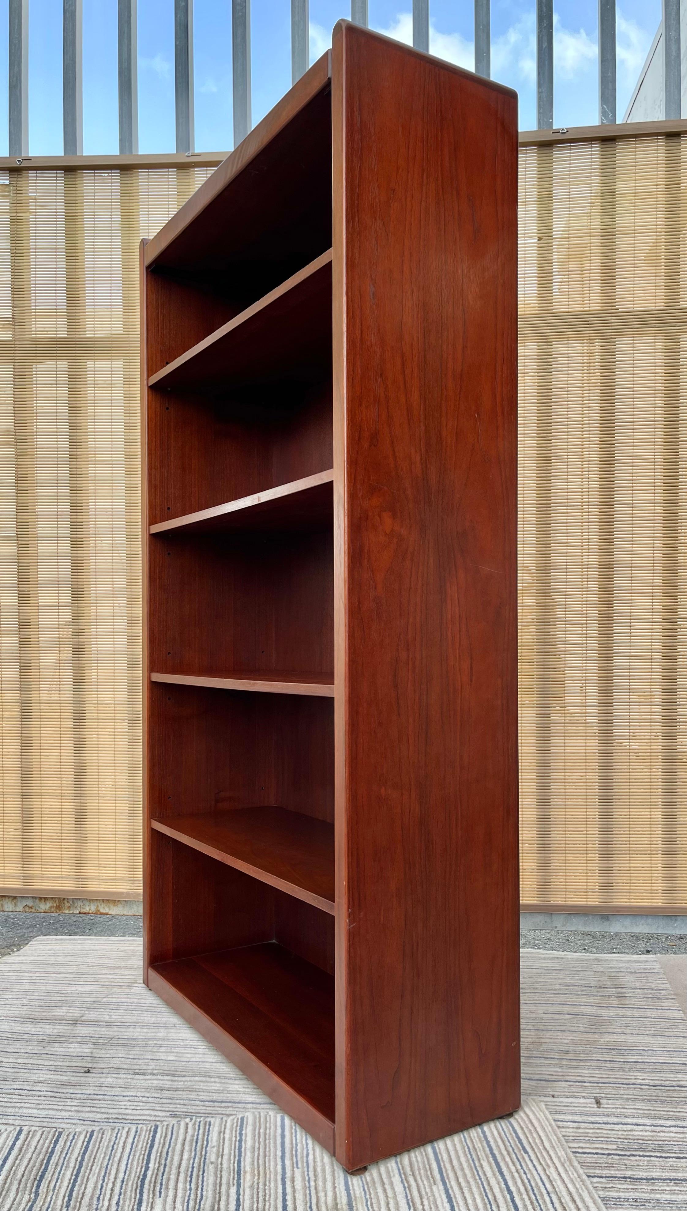 American Late 20th Century 5 Shelves Open Bookcase by Kimball Furniture For Sale