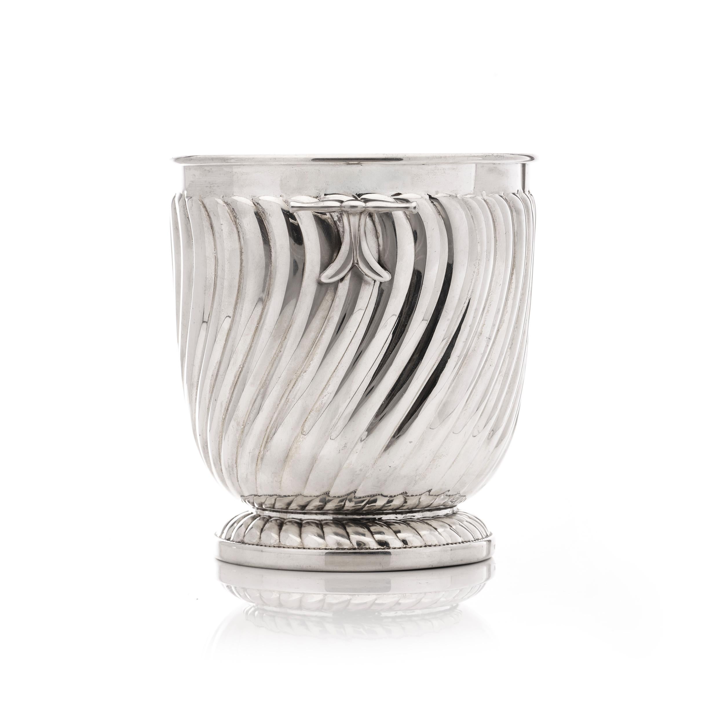 British Late 20th century 925 sterling silver bowl  For Sale