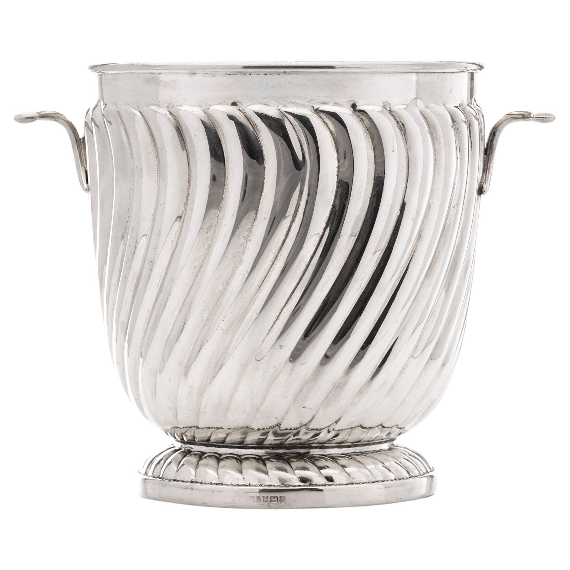 Late 20th century 925 sterling silver bowl  For Sale