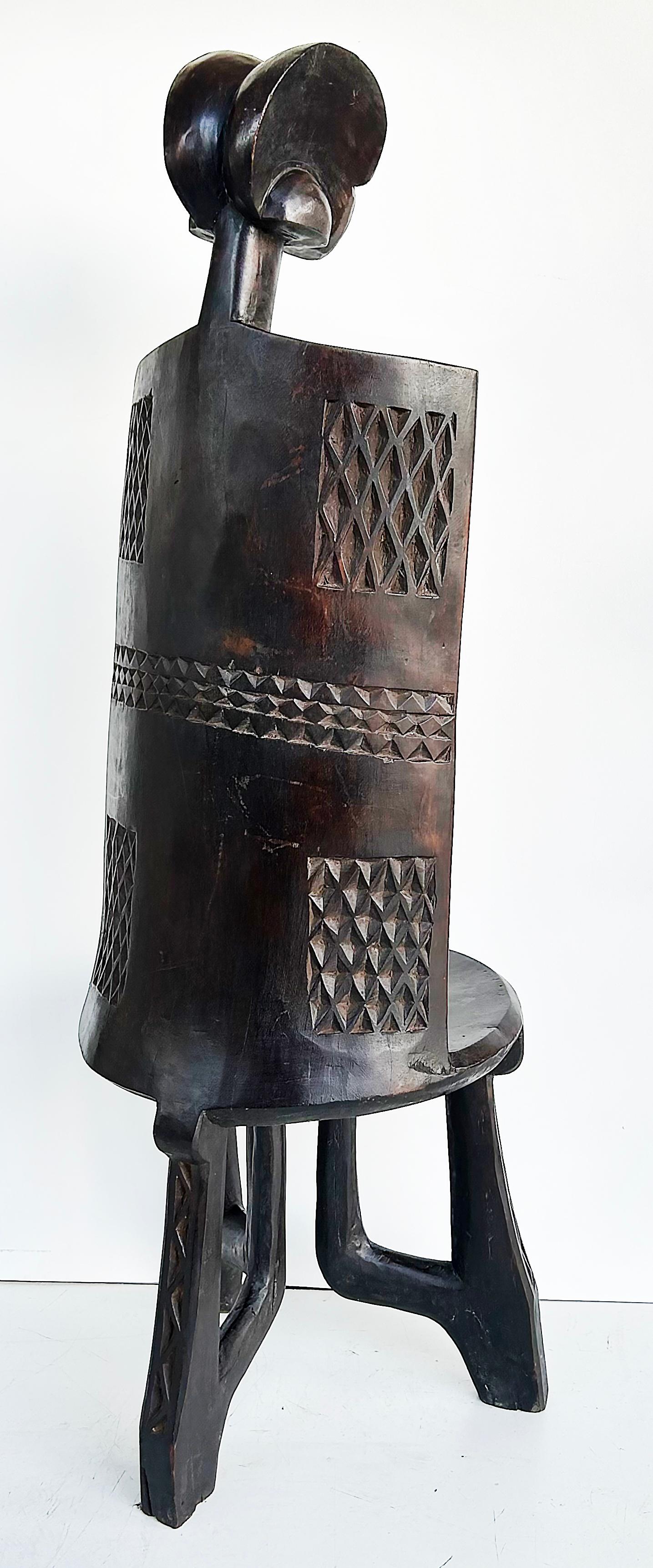 Late 20th Century African Carved Throne Chair, Makonde People of Tanzania In Good Condition For Sale In Miami, FL