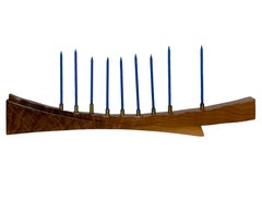 Menorah in legno intagliato di Studio A. B. Cobb, fine del XX secolo.