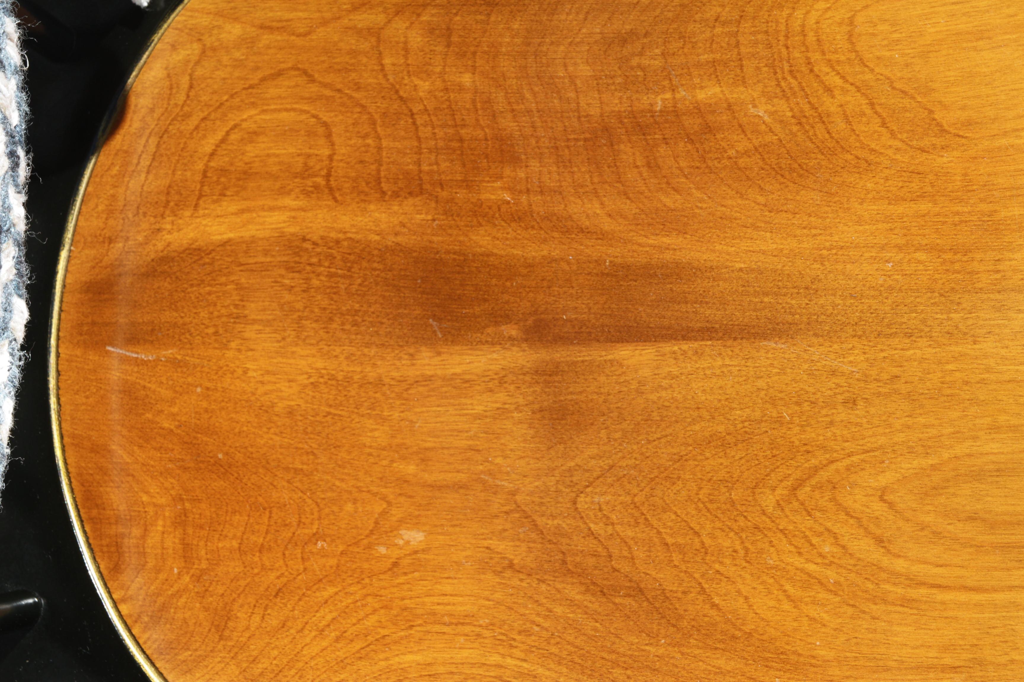 Late 20th Century Amish Continuous Arm Windsor Chair in Maple. For Sale 3