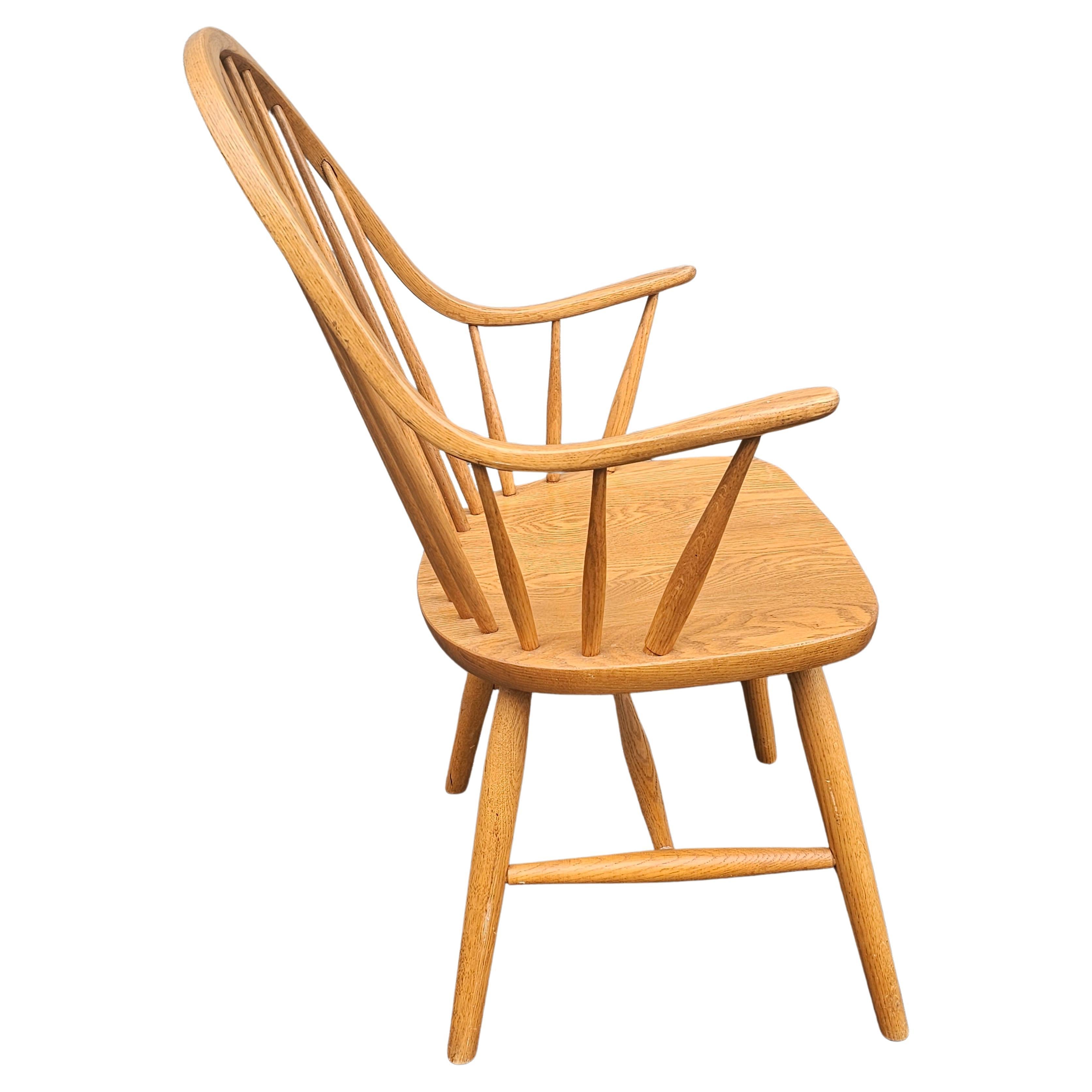 A Late 20th Century Amish crafted Oak Continuous Windsor Armchair with Spindle Back. A true definition of elegance and simplicity. Measures 23.25