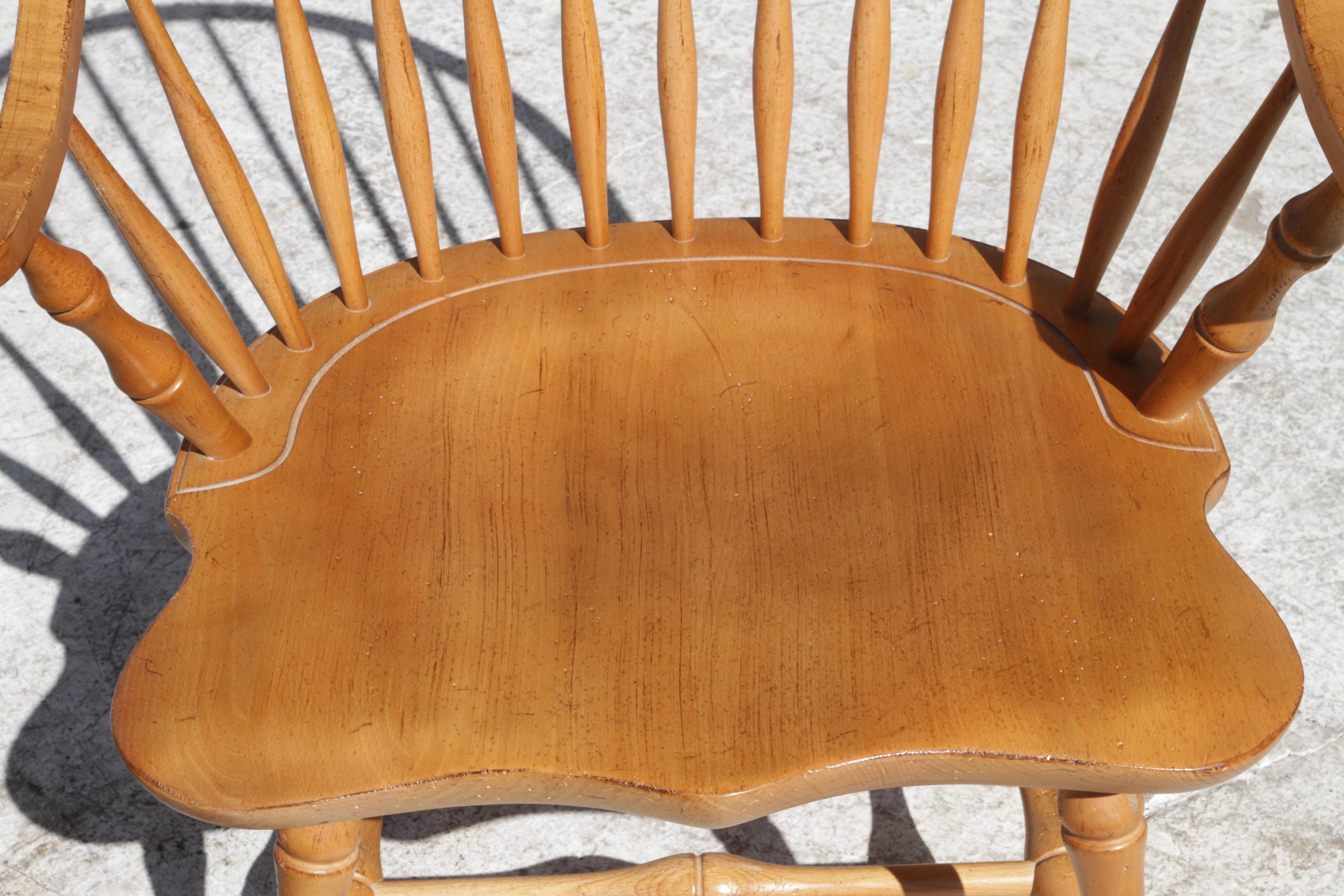 Stained Late 20th Century Amish Continuous Arm Windsor Chair in Maple. For Sale