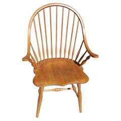 Late 20th Century Amish Continuous Arm Windsor Chair in Maple.