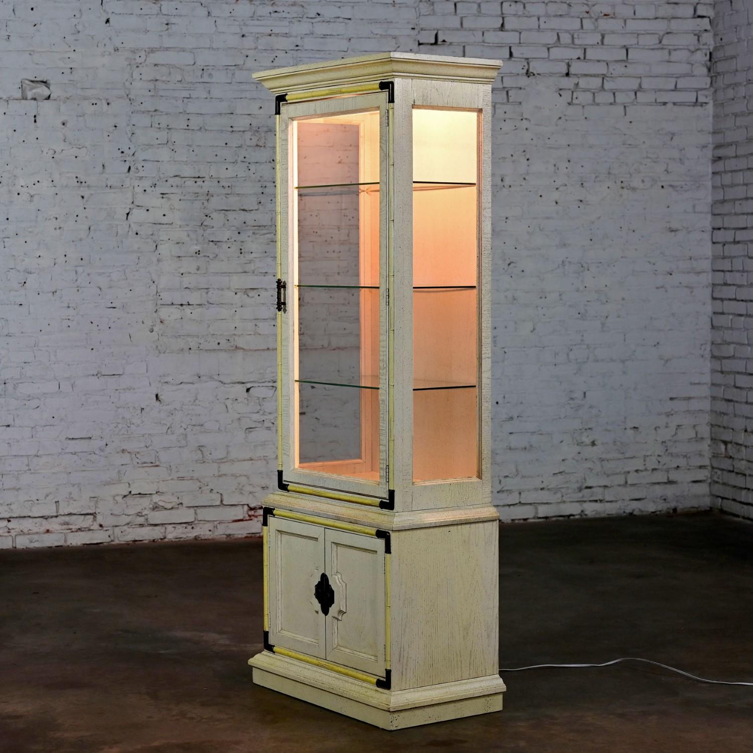 Vetrinetta illuminata in stile Asian Style di Drexel della fine del XX secolo. in vendita 6