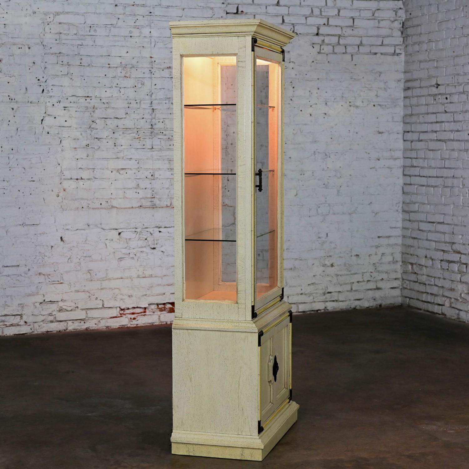 Vetrinetta illuminata in stile Asian Style di Drexel della fine del XX secolo. in vendita 7