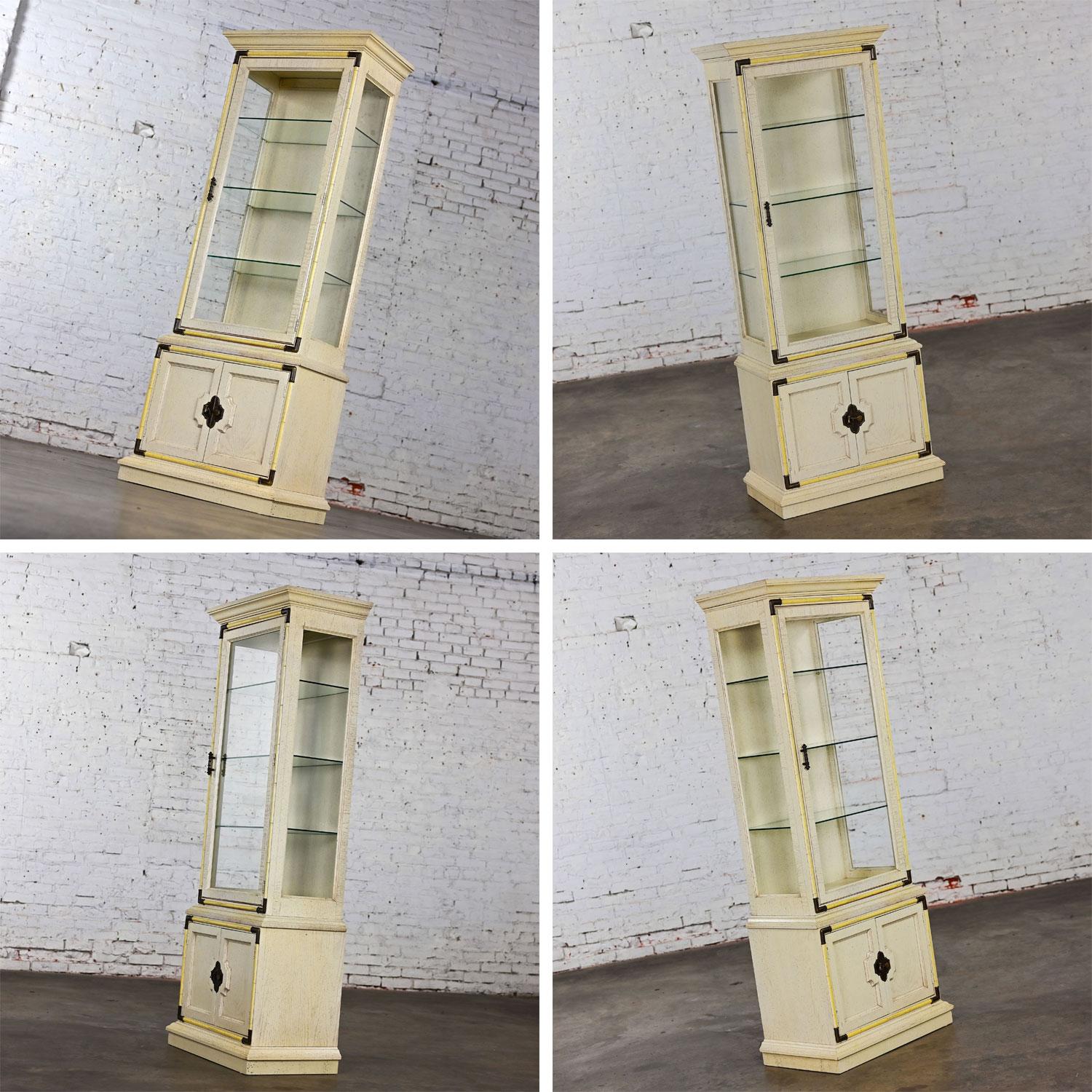 Vetrinetta illuminata in stile Asian Style di Drexel della fine del XX secolo. in vendita 11