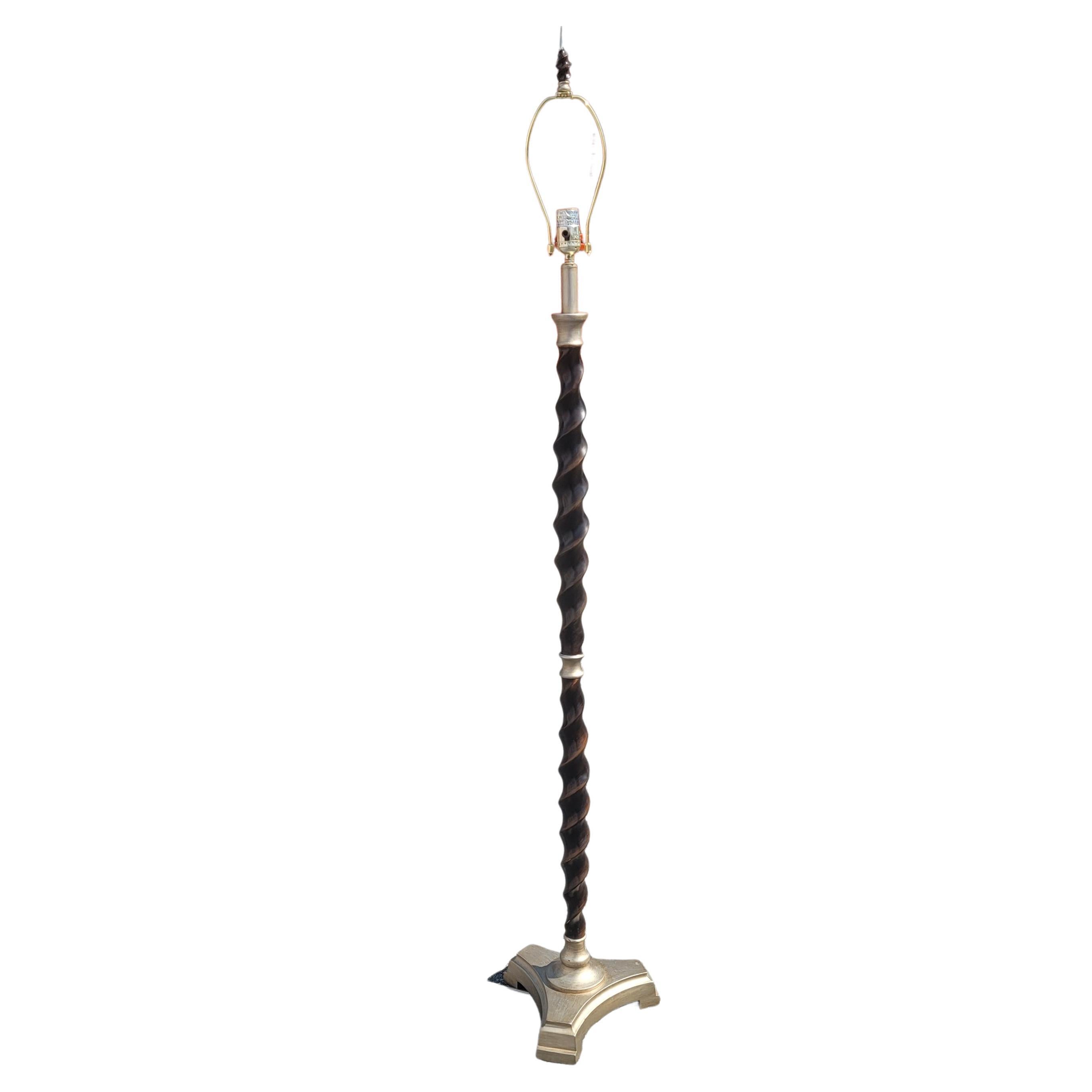 Stehlampe aus Nussbaumholz mit gedrehten Bändern, spätes 20. Jahrhundert im Angebot 4