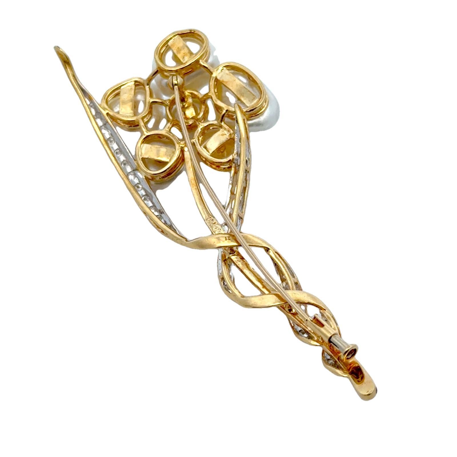 Taille ronde Broche baroque en or jaune 18 carats avec perles et diamants de la fin du 20e siècle