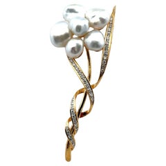 Broche baroque en or jaune 18 carats avec perles et diamants de la fin du 20e siècle