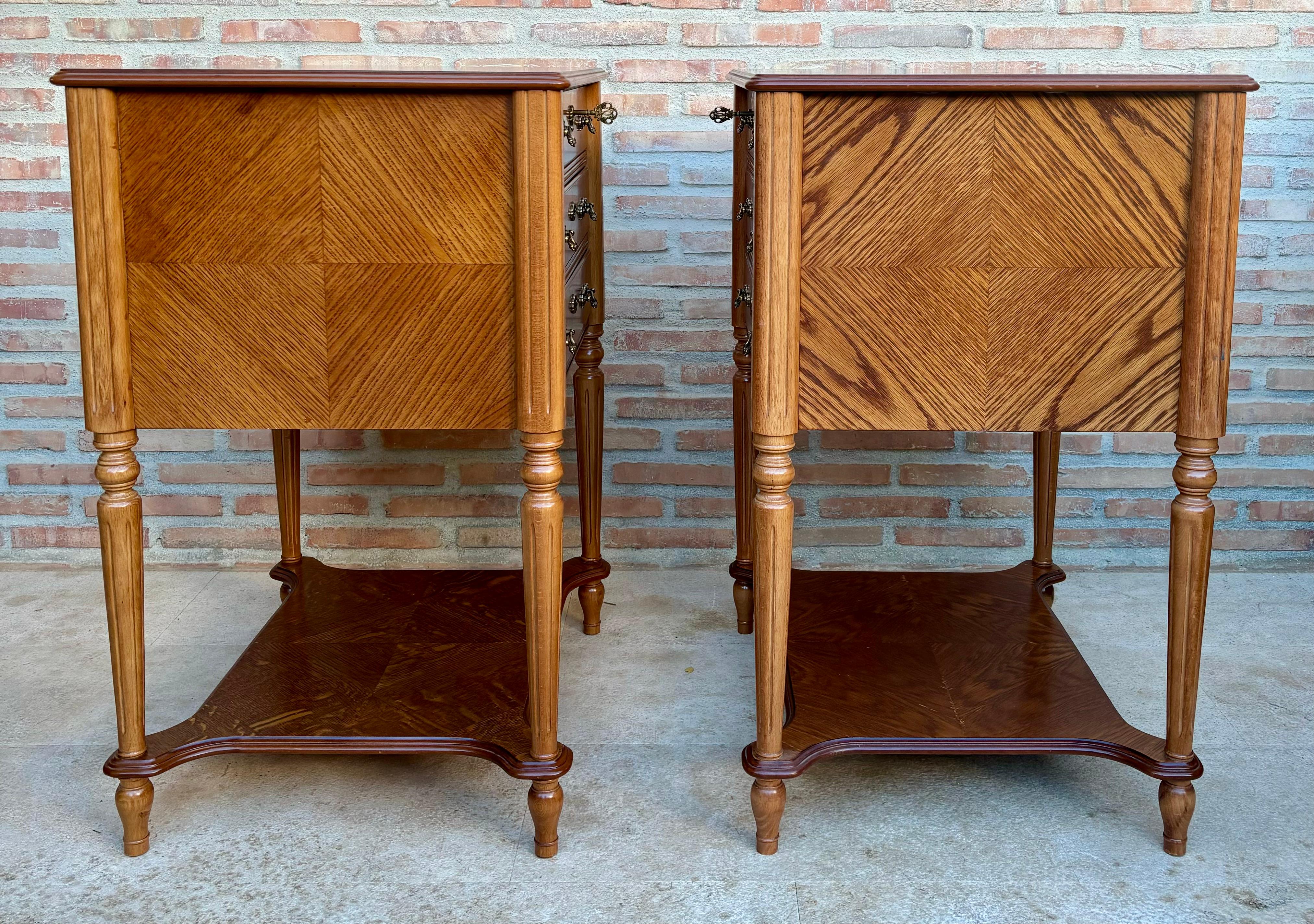 Tables de chevet ou tables de nuit à trois tiroirs et plateau ouvert de la fin du 20e siècle en vente 4
