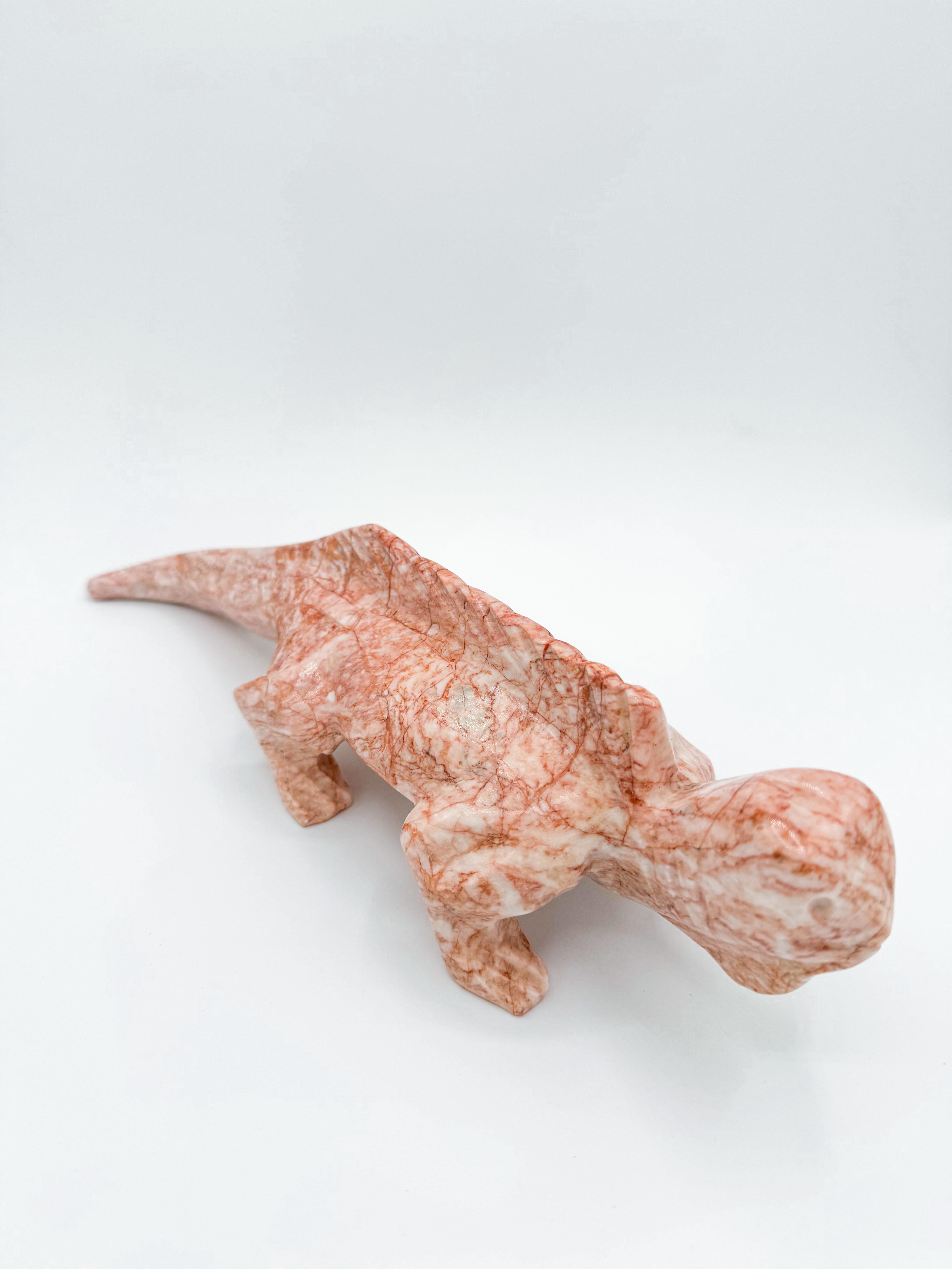 Große rosa Marmor Eidechse Reptil Tier-Skulptur-Dekor aus dem späten 20. Jahrhundert (Unbekannt) im Angebot