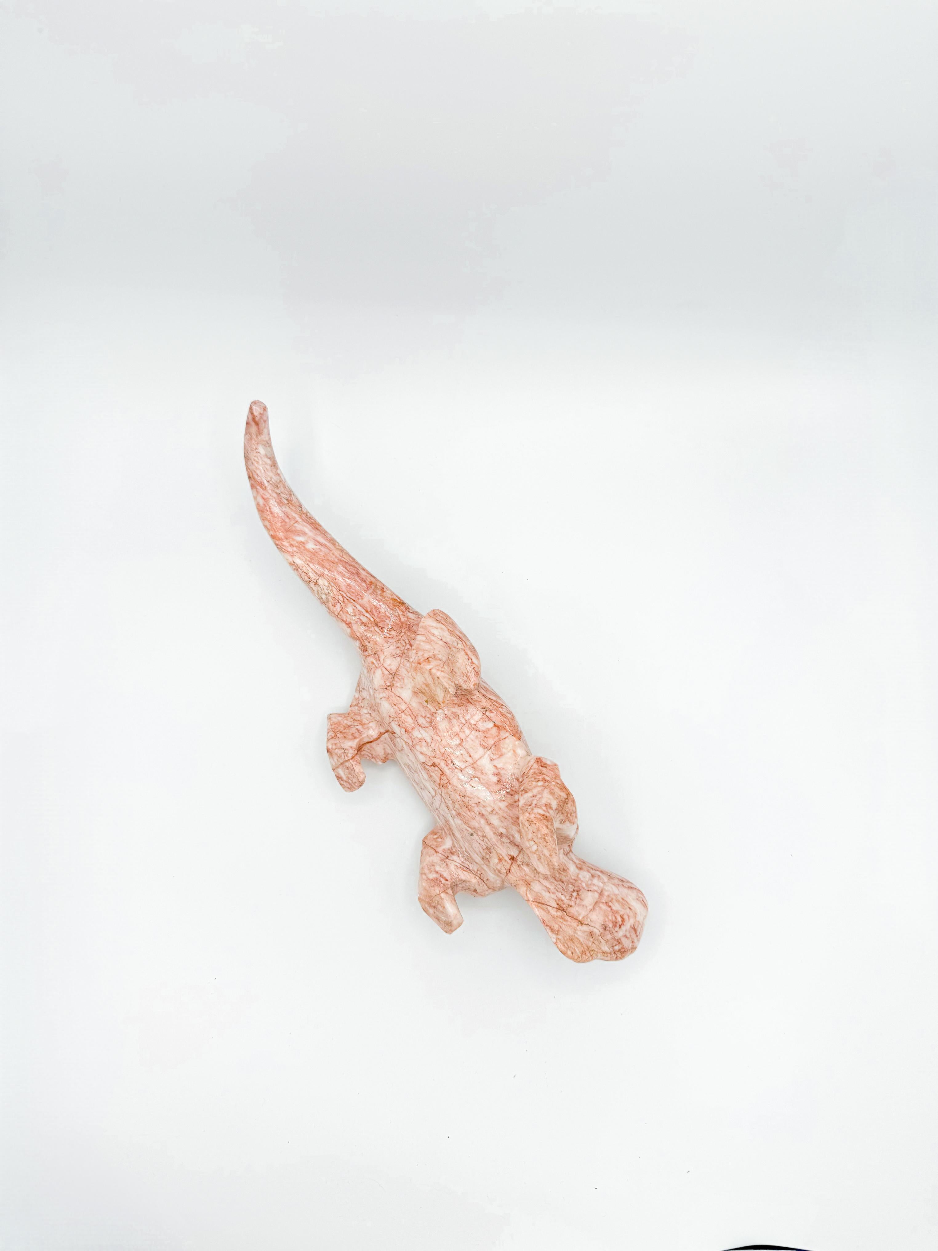 Große rosa Marmor Eidechse Reptil Tier-Skulptur-Dekor aus dem späten 20. Jahrhundert im Angebot 1