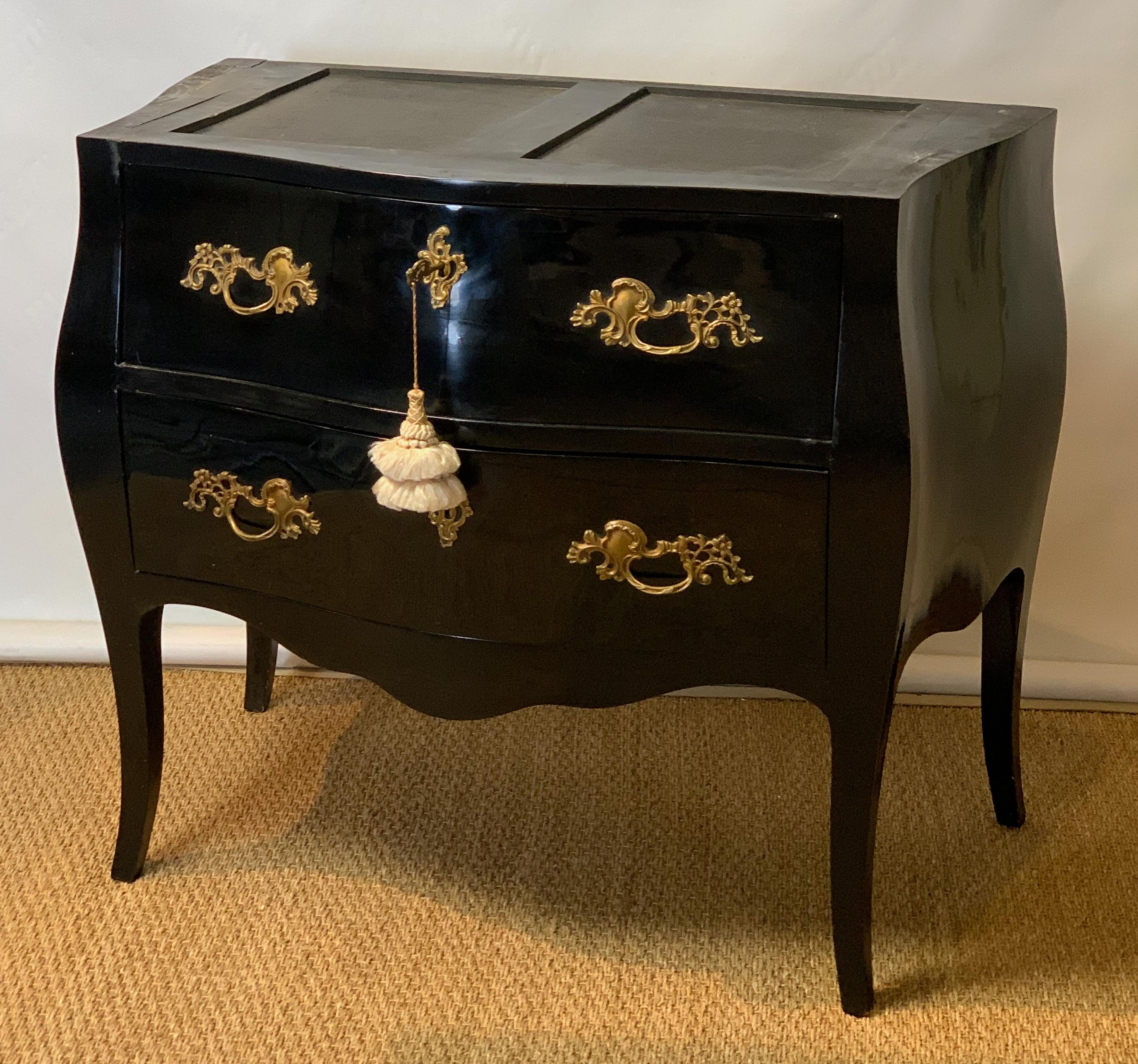 Late 20th Century Black Lacquer Bombe´ Commode 4