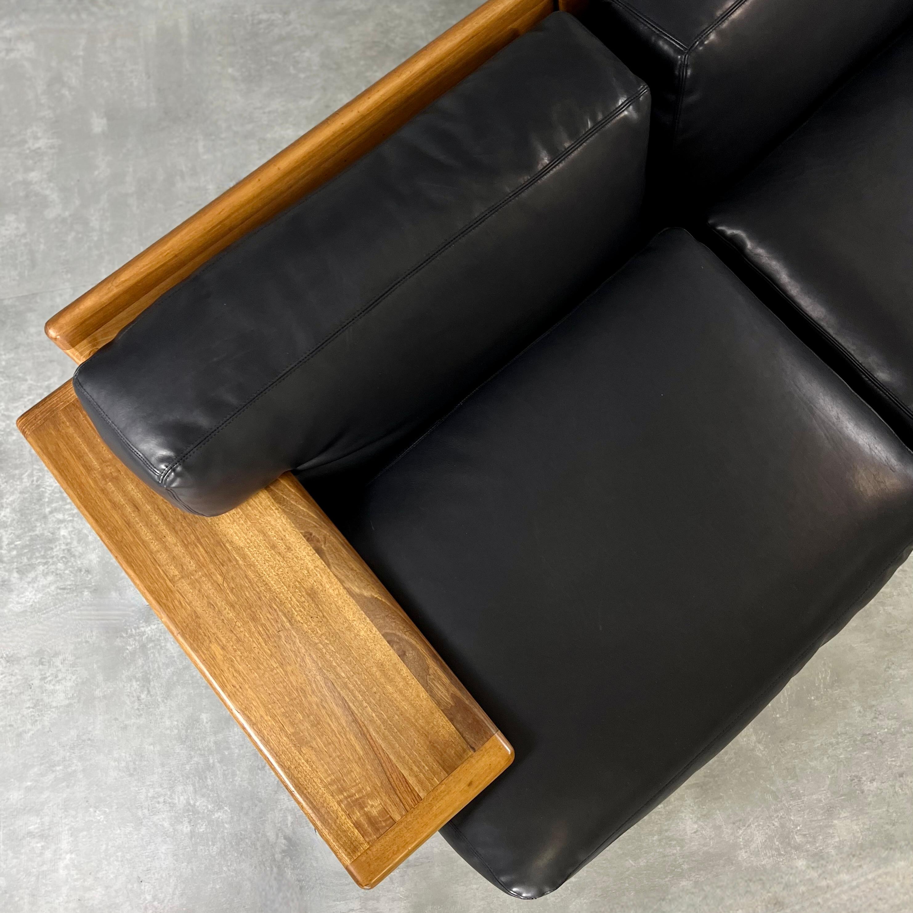 Italian Late 20th Century Black Leather & Walnut Pianura Sectional Sofa by Mario Bellini For Sale