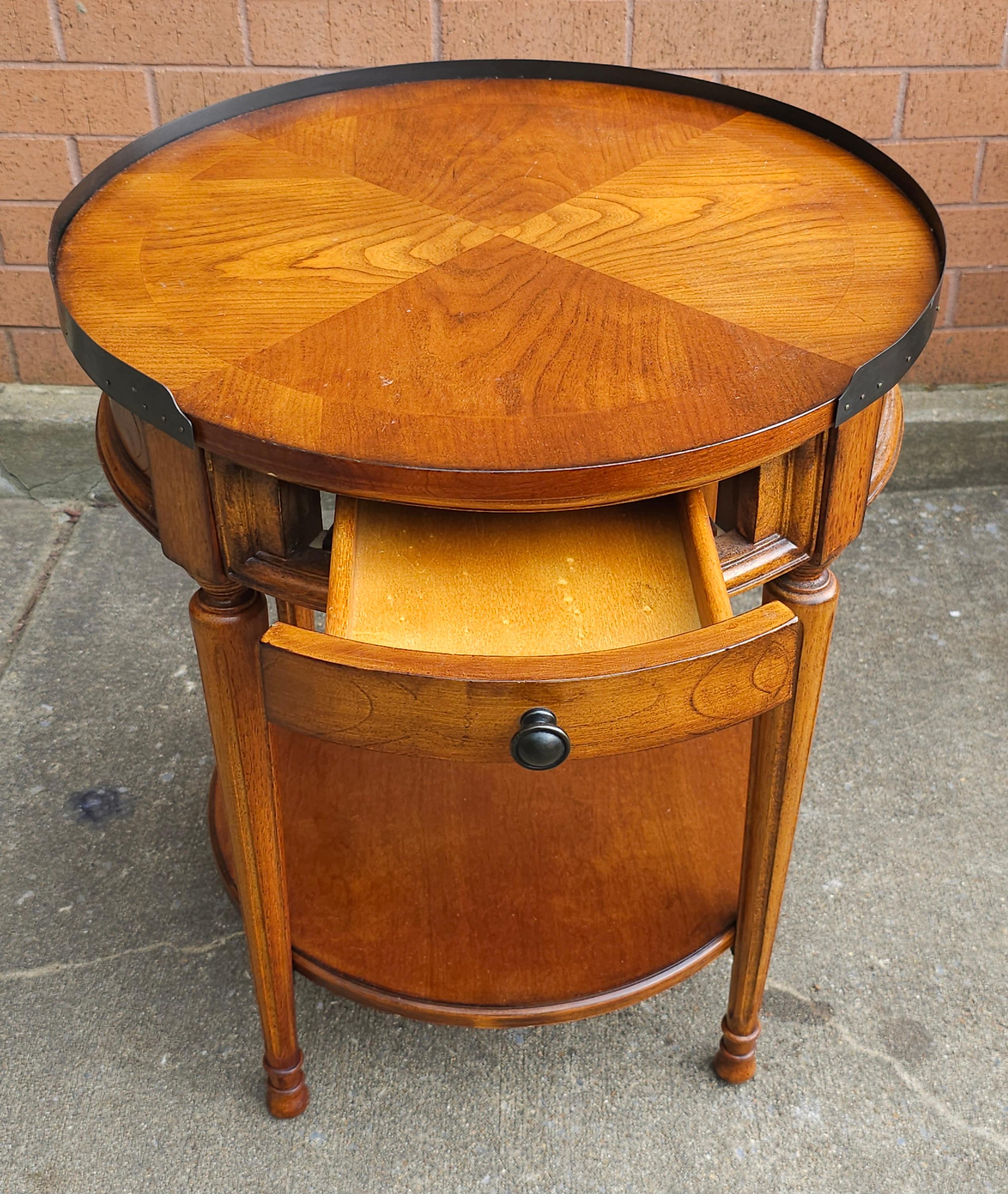 Louis XV Fin du 20e siècle Bois fruitier assorti  Guéridons  Tableau en vente