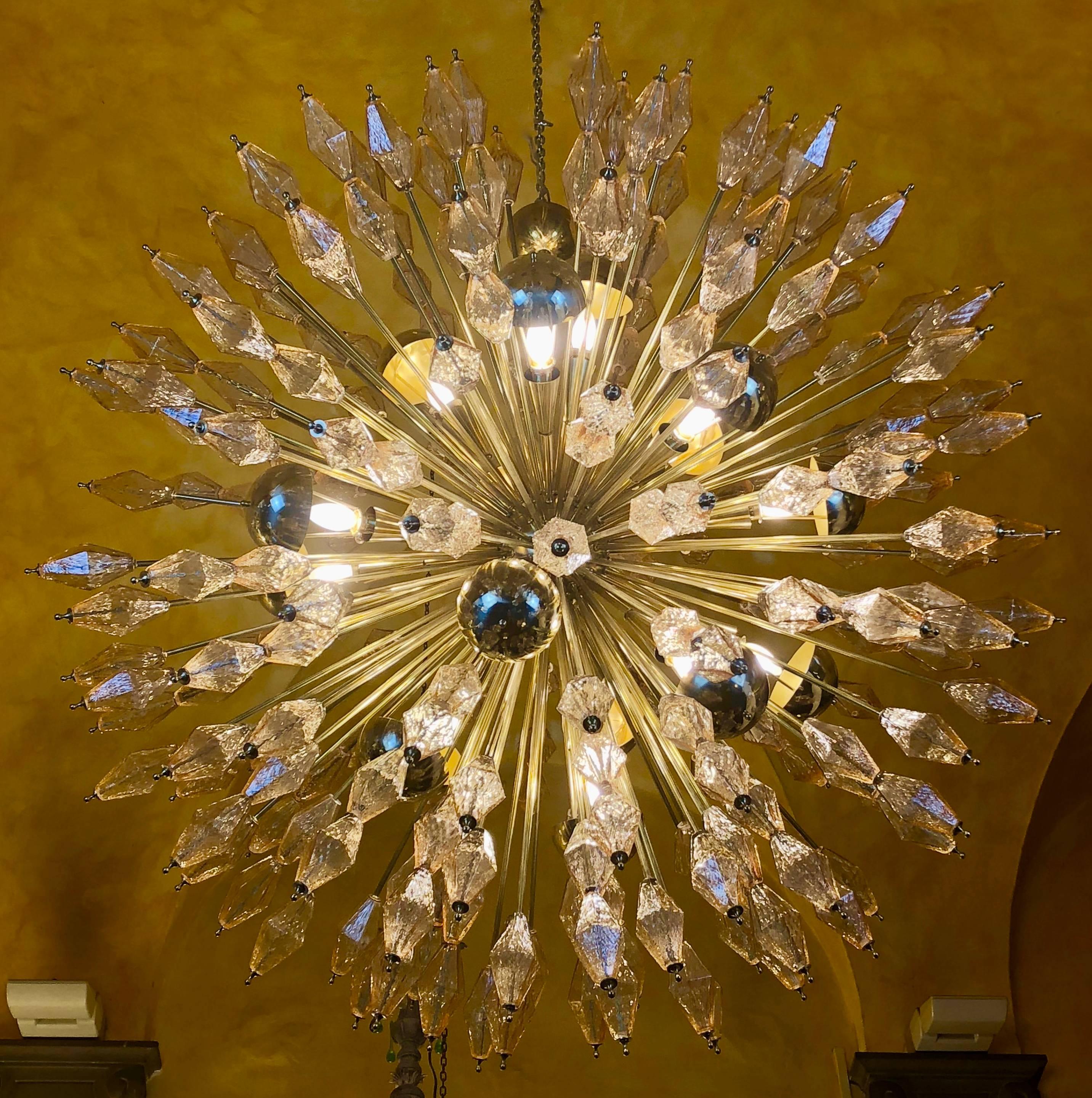 Murano glass designed by Carlo Scarpa. 16 E14 light bulbs.