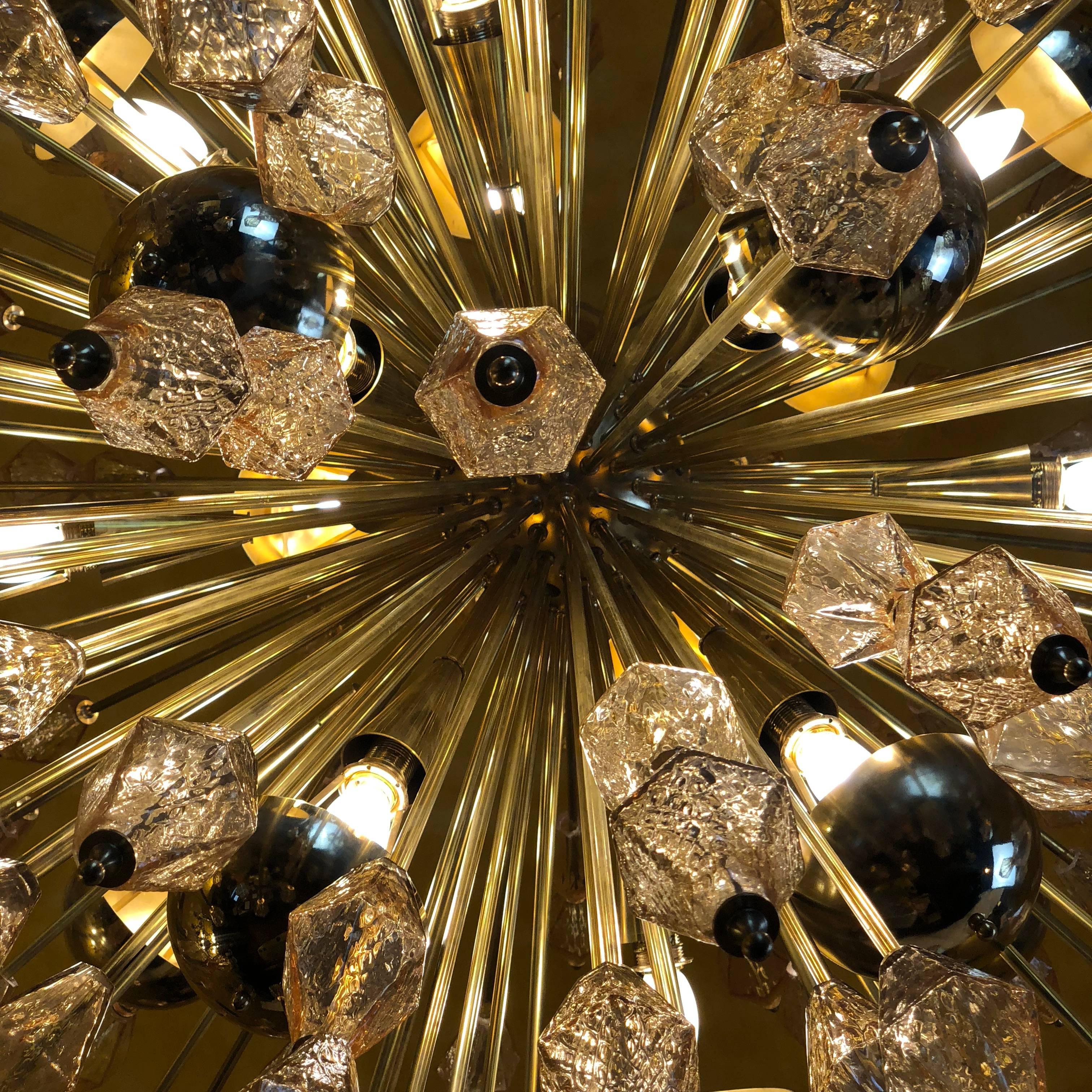 Mid-Century Modern Late 20th Century Brass Sputnik Chandelier with Amber Polyhedron Glass by Venini